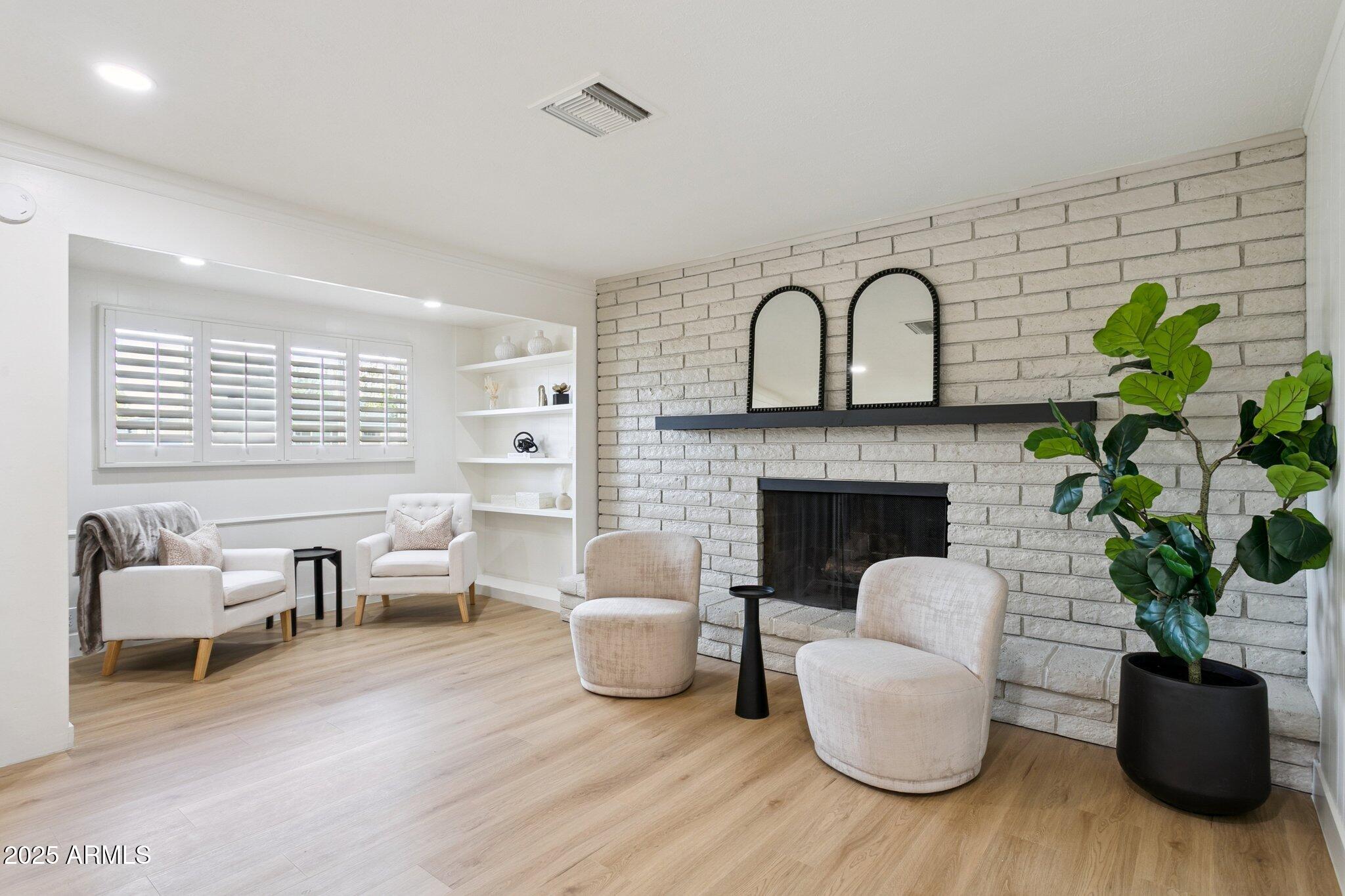 7827 E Moreland Street