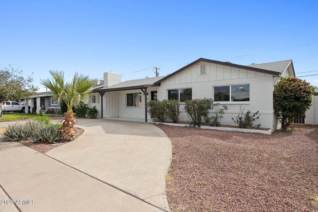 Photo of 7827 E Moreland Street, Scottsdale, AZ 85257 (MLS # 6948278)