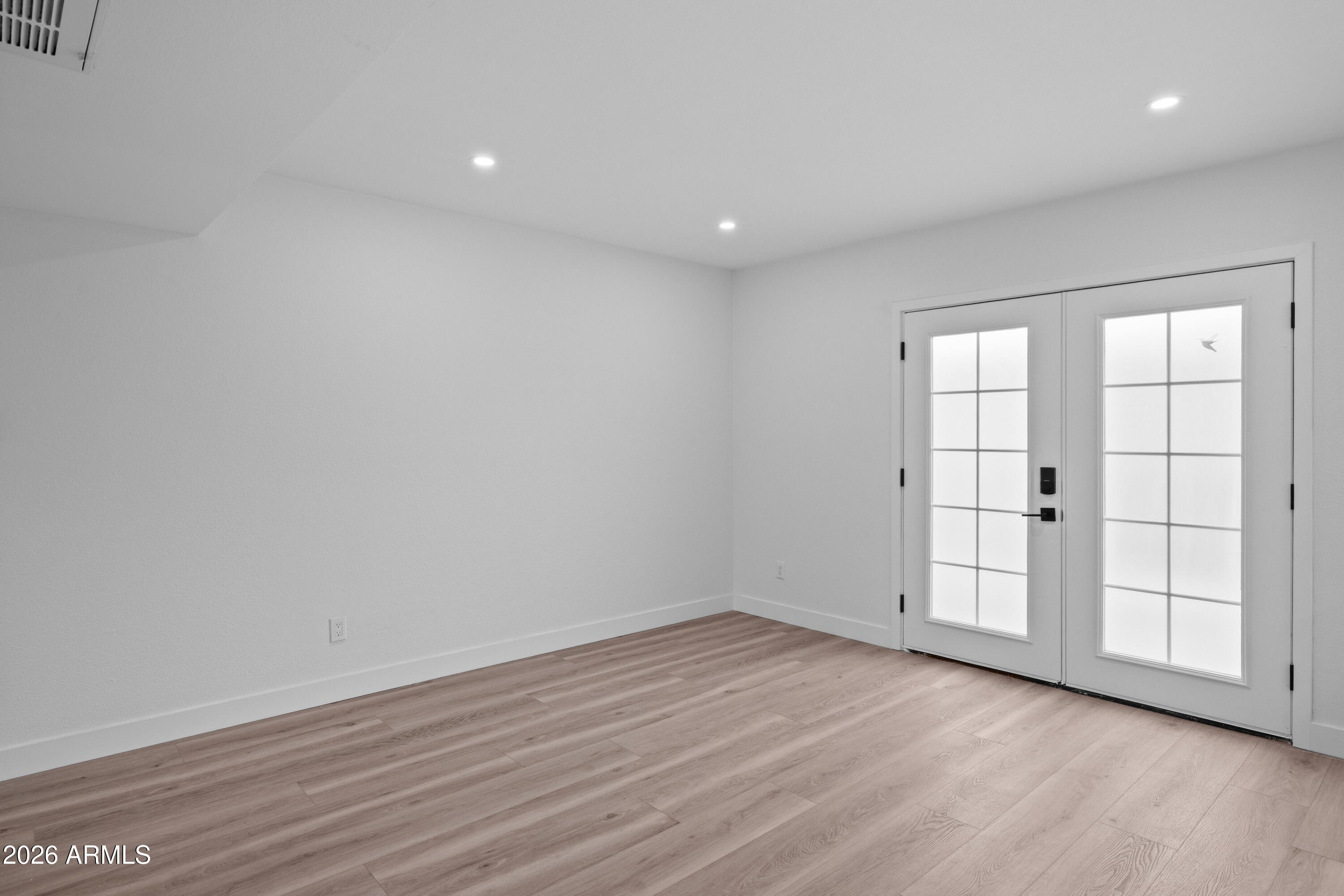 8214 E MCDONALD Drive