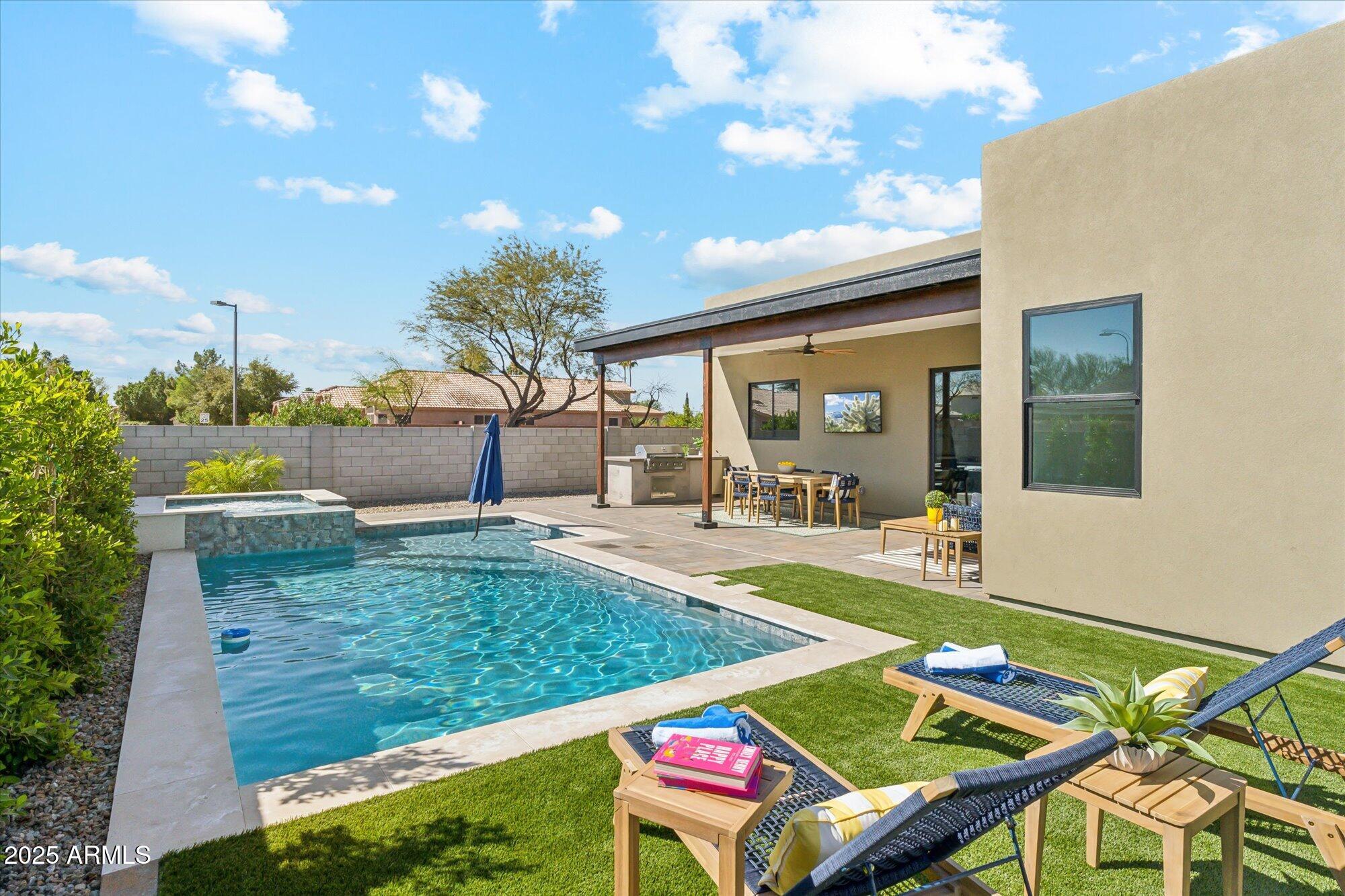 3125 N 86TH Place