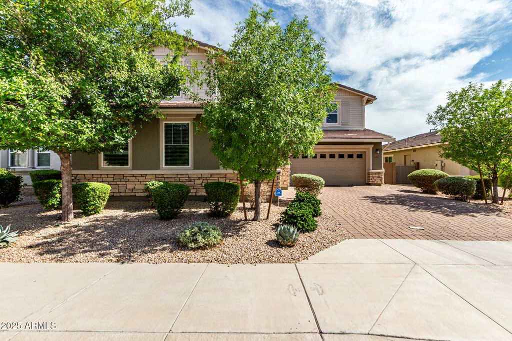 Photo of 14727 W Pasadena Avenue, Litchfield Park, AZ 85340 (MLS # 6873163)
