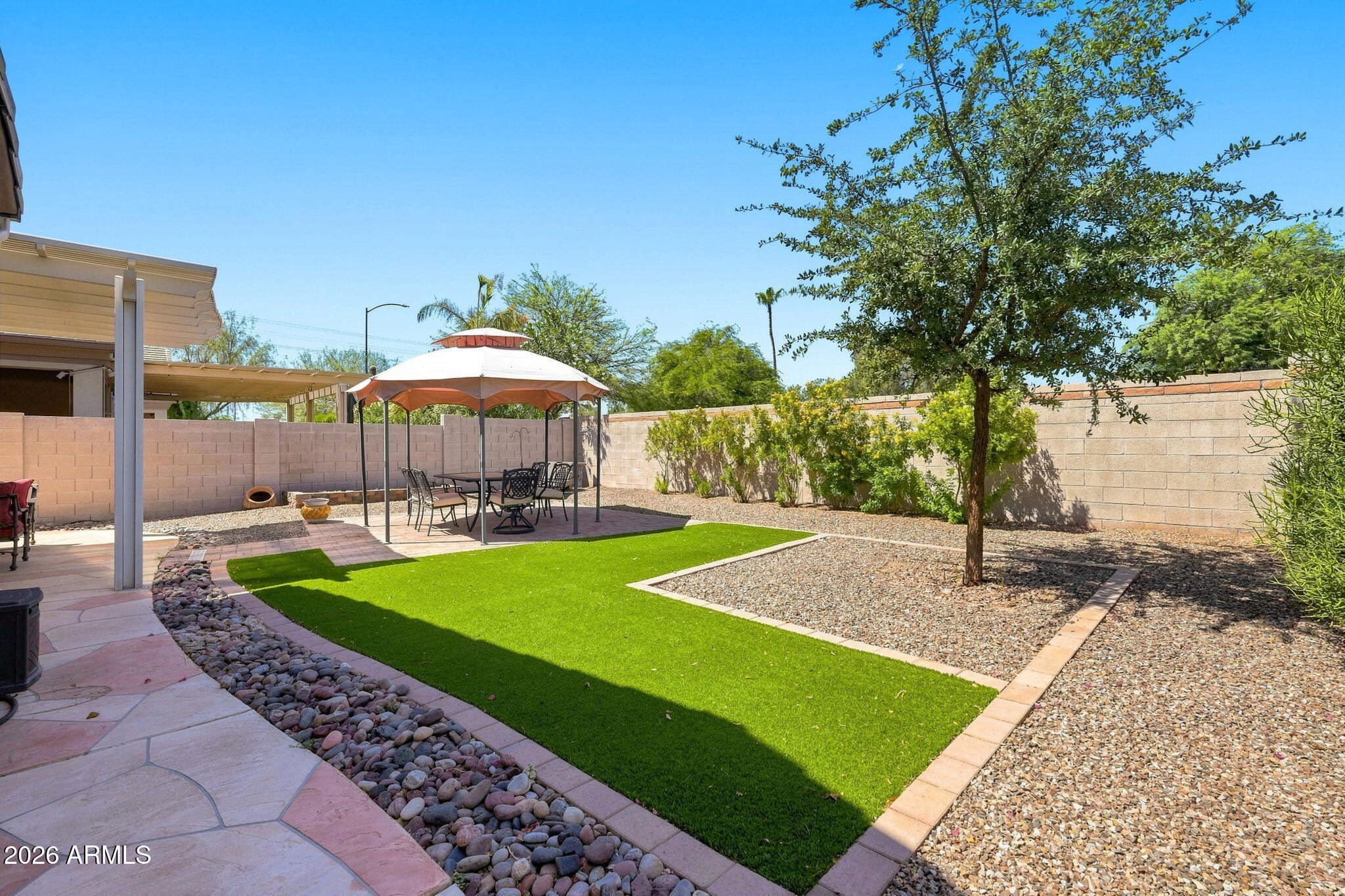 8844 E SHARON Drive