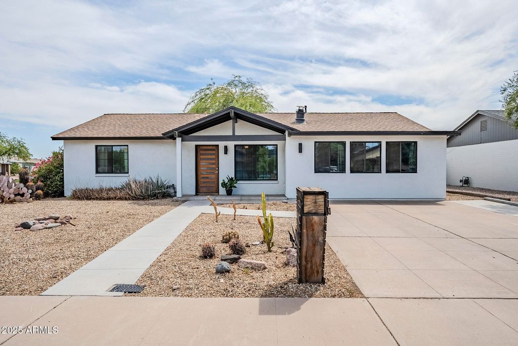 Photo of 1 W Rice Drive, Tempe, AZ 85283 (MLS # 6890681)