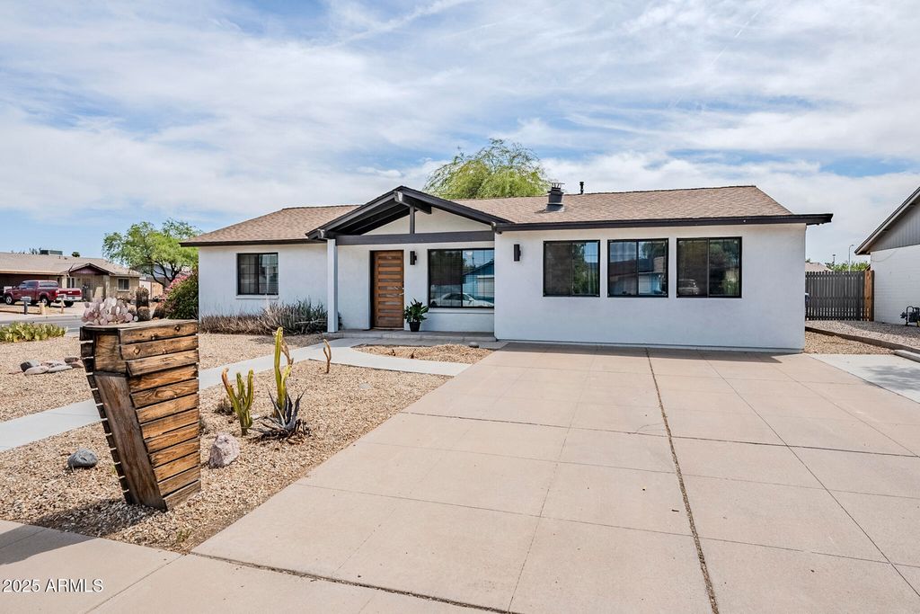 Photo of 1 W Rice Drive, Tempe, AZ 85283 (MLS # 6890681)