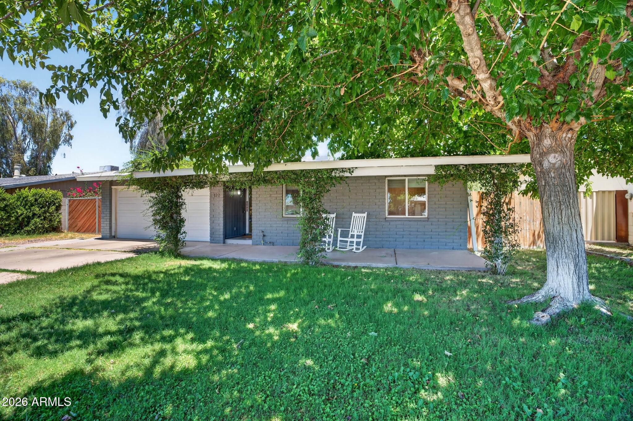 422 W HORSESHOE Avenue