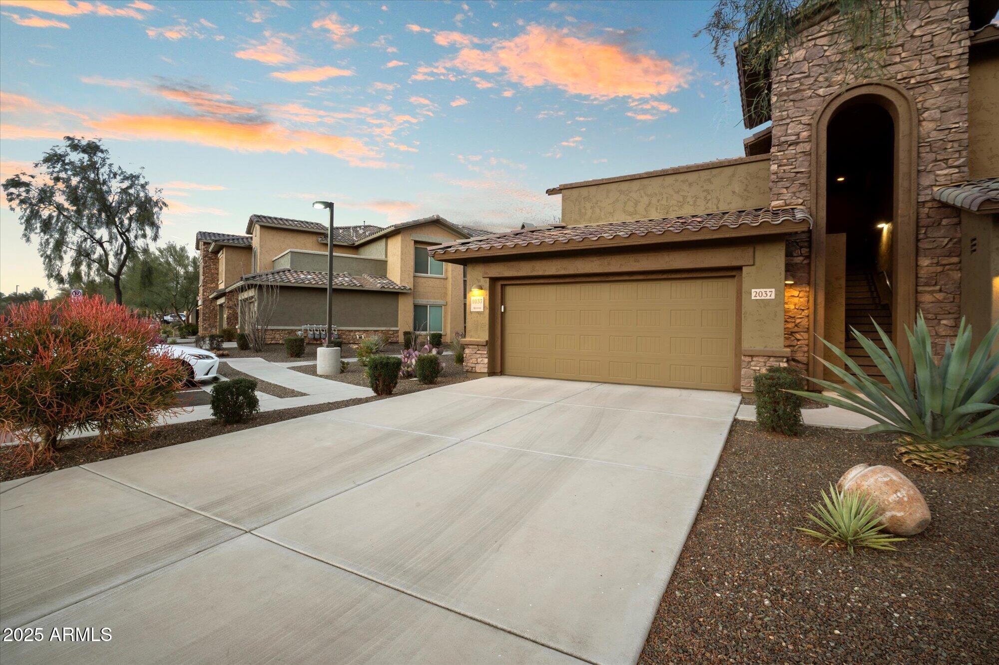 2425 W BRONCO BUTTE Trail 2037