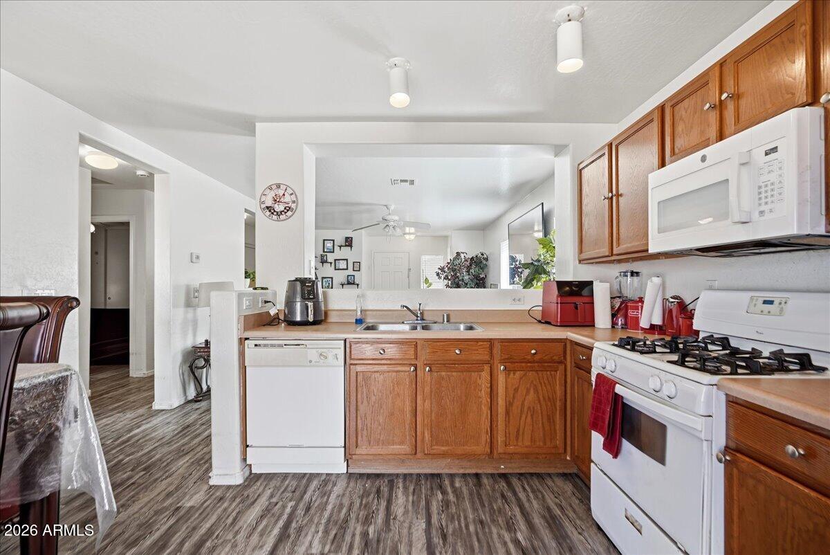 6042 W ENCINAS Lane