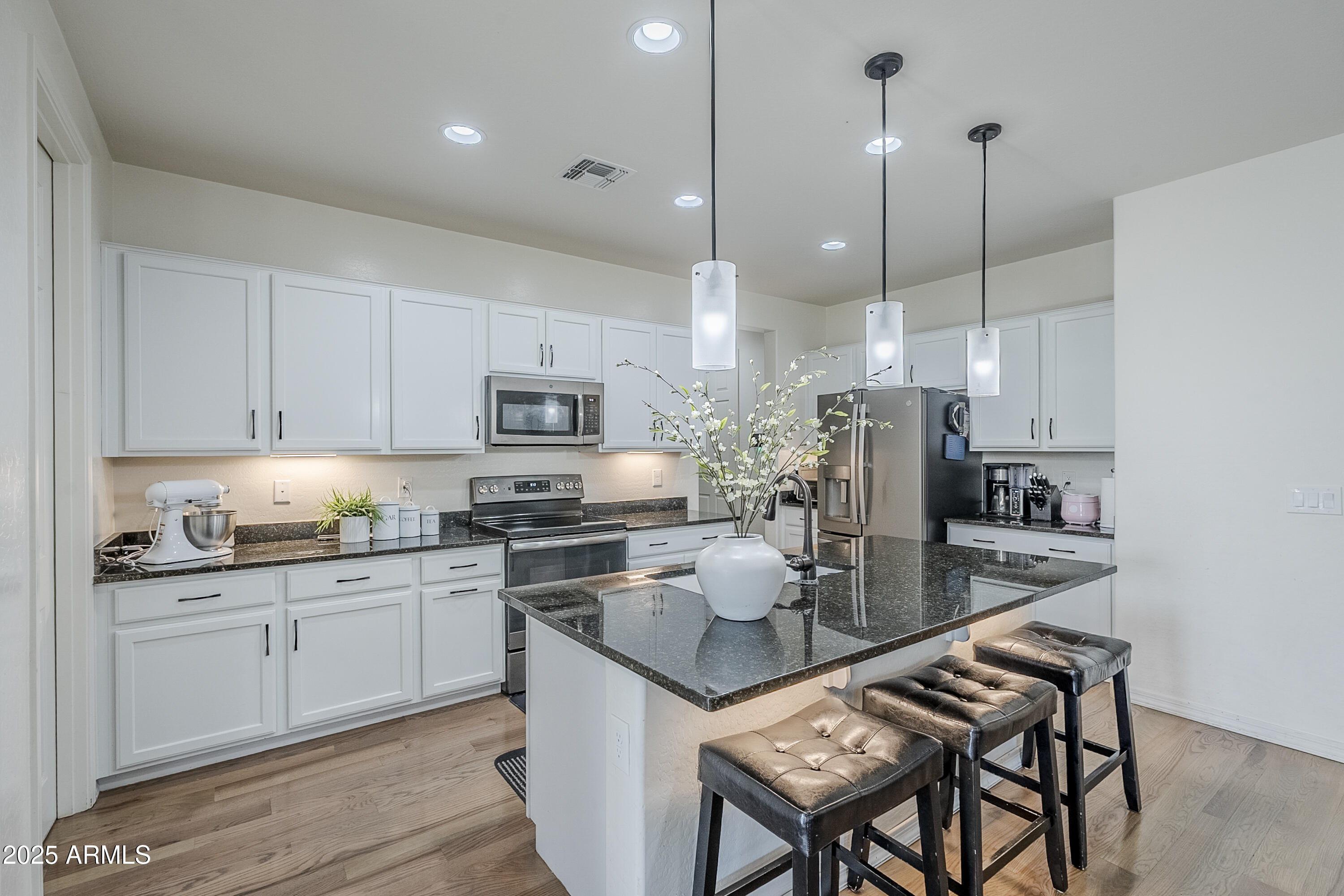 7213 S 32ND Drive