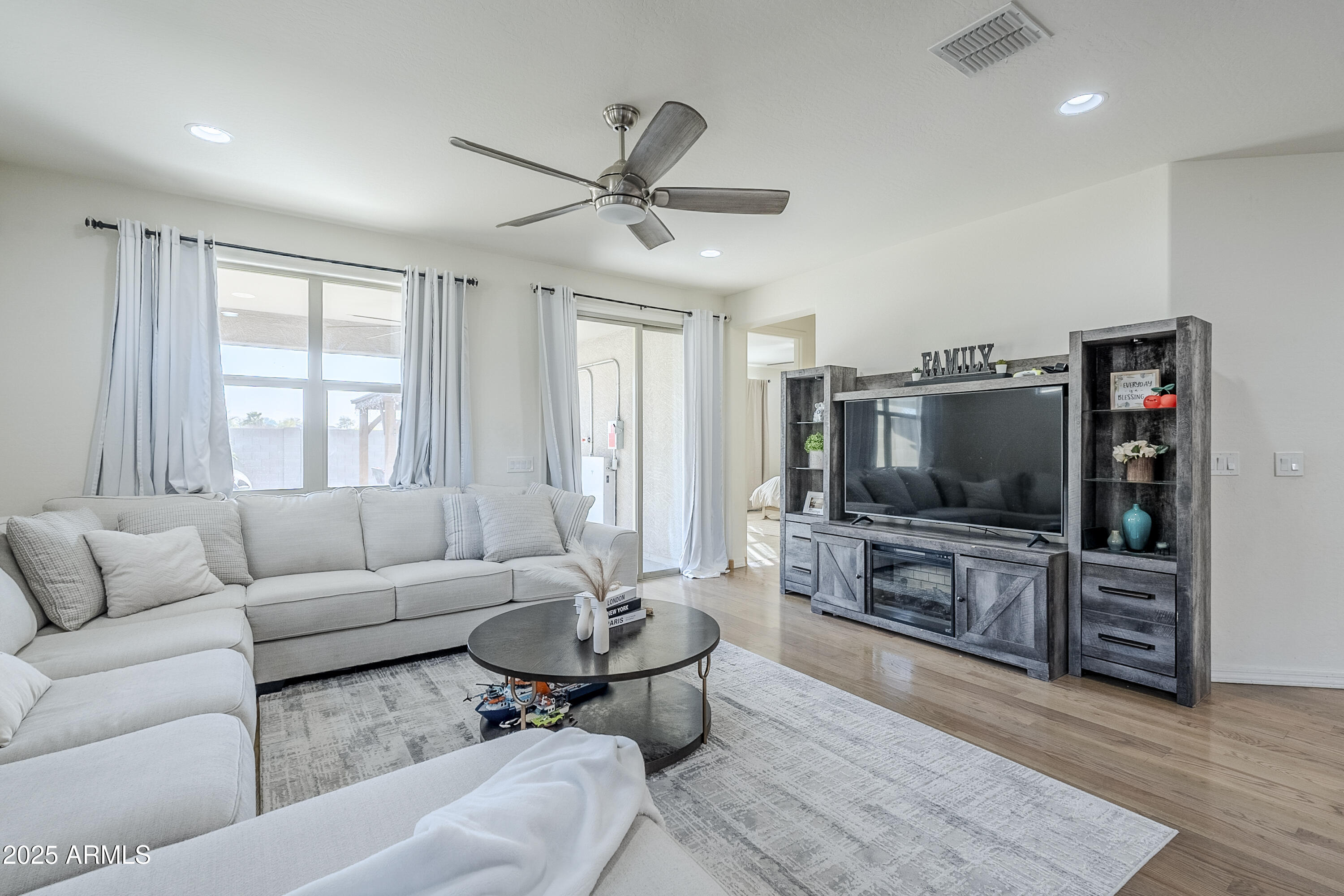 7213 S 32ND Drive