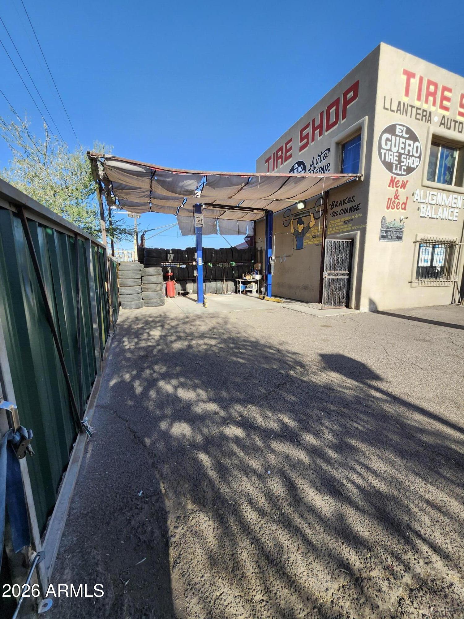 422 E BROADWAY Road