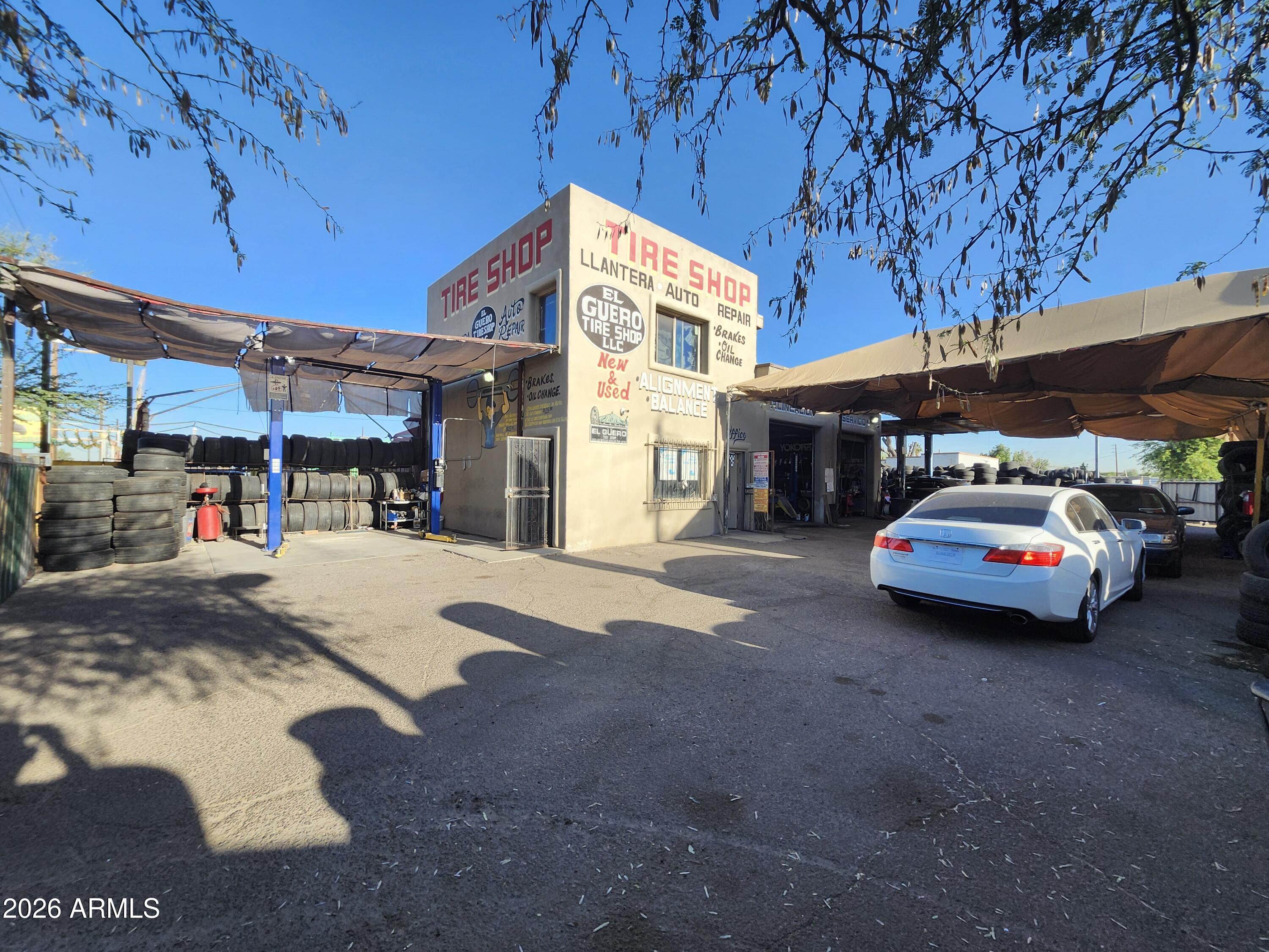 422 E BROADWAY Road