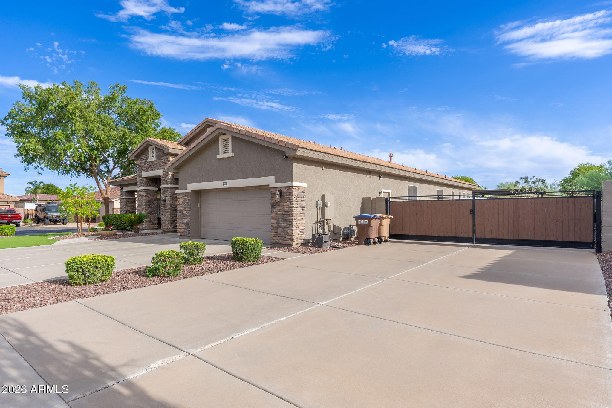 9841 W QUAIL TRACK Drive