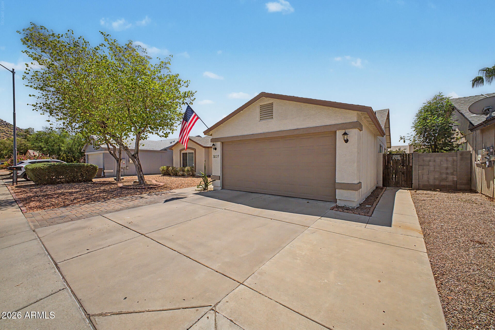 3027 W DALEY Lane