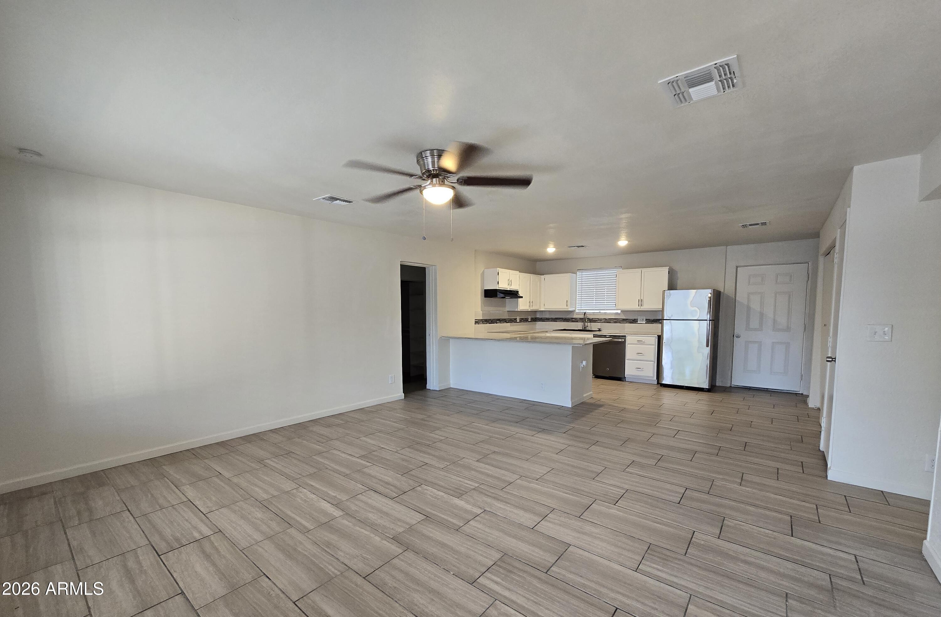 5011 W MACKENZIE Drive