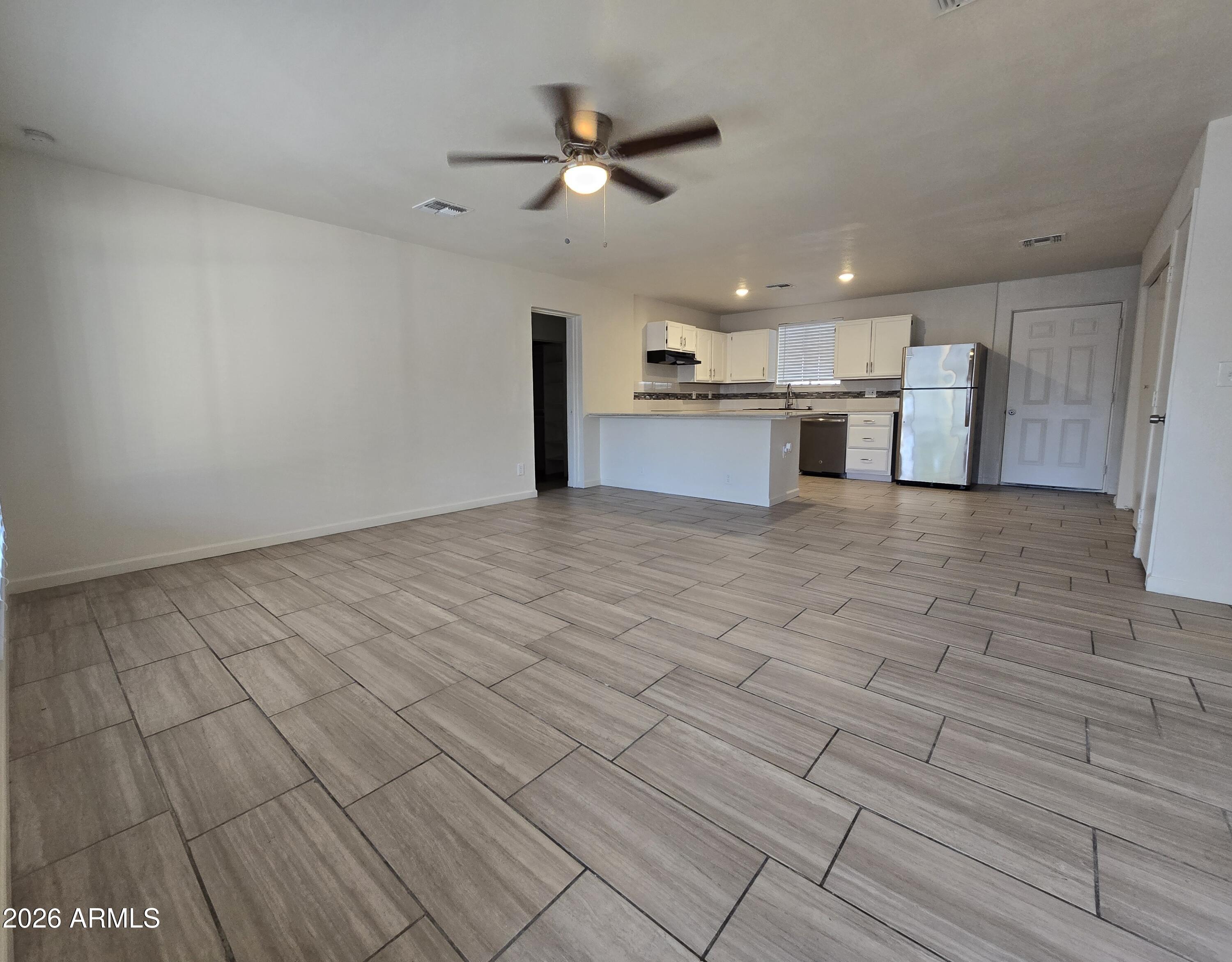 5011 W MACKENZIE Drive