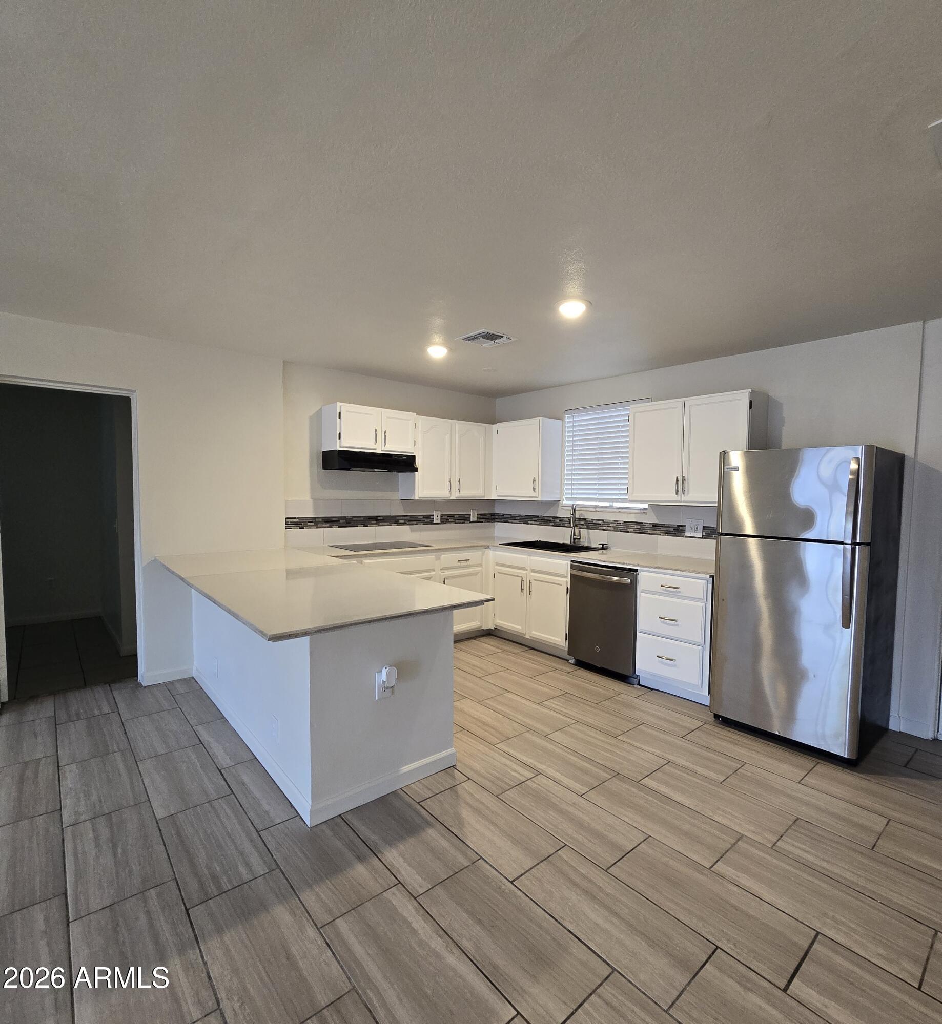 5011 W MACKENZIE Drive