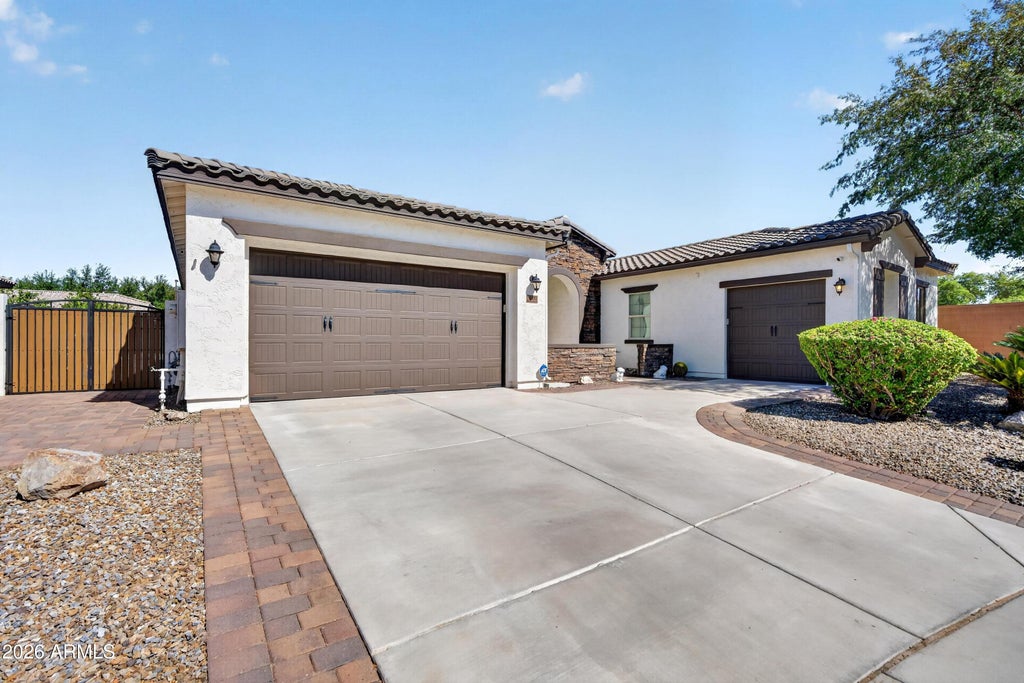 Photo of 1481 S Carriage Lane, Chandler, AZ 85286 (MLS # 7069255)