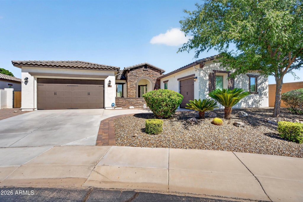 Photo of 1481 S Carriage Lane, Chandler, AZ 85286 (MLS # 7069255)