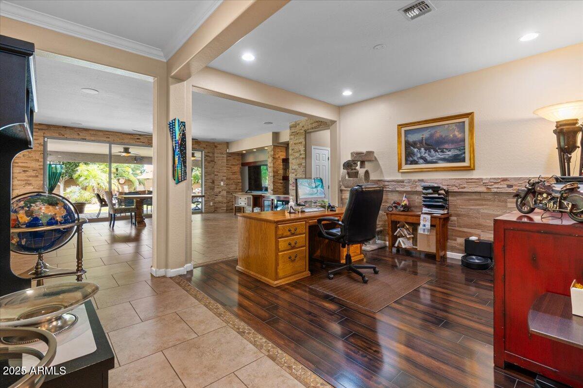 10033 W JESSIE Lane