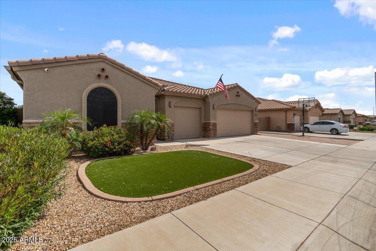 10033 W JESSIE Lane