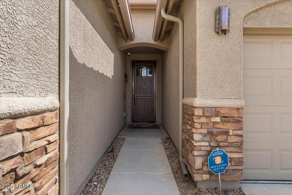 10033 W JESSIE Lane