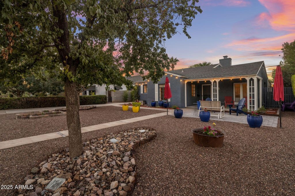 Photo of 136 W Granada Road, Phoenix, AZ 85003 (MLS # 6929166)