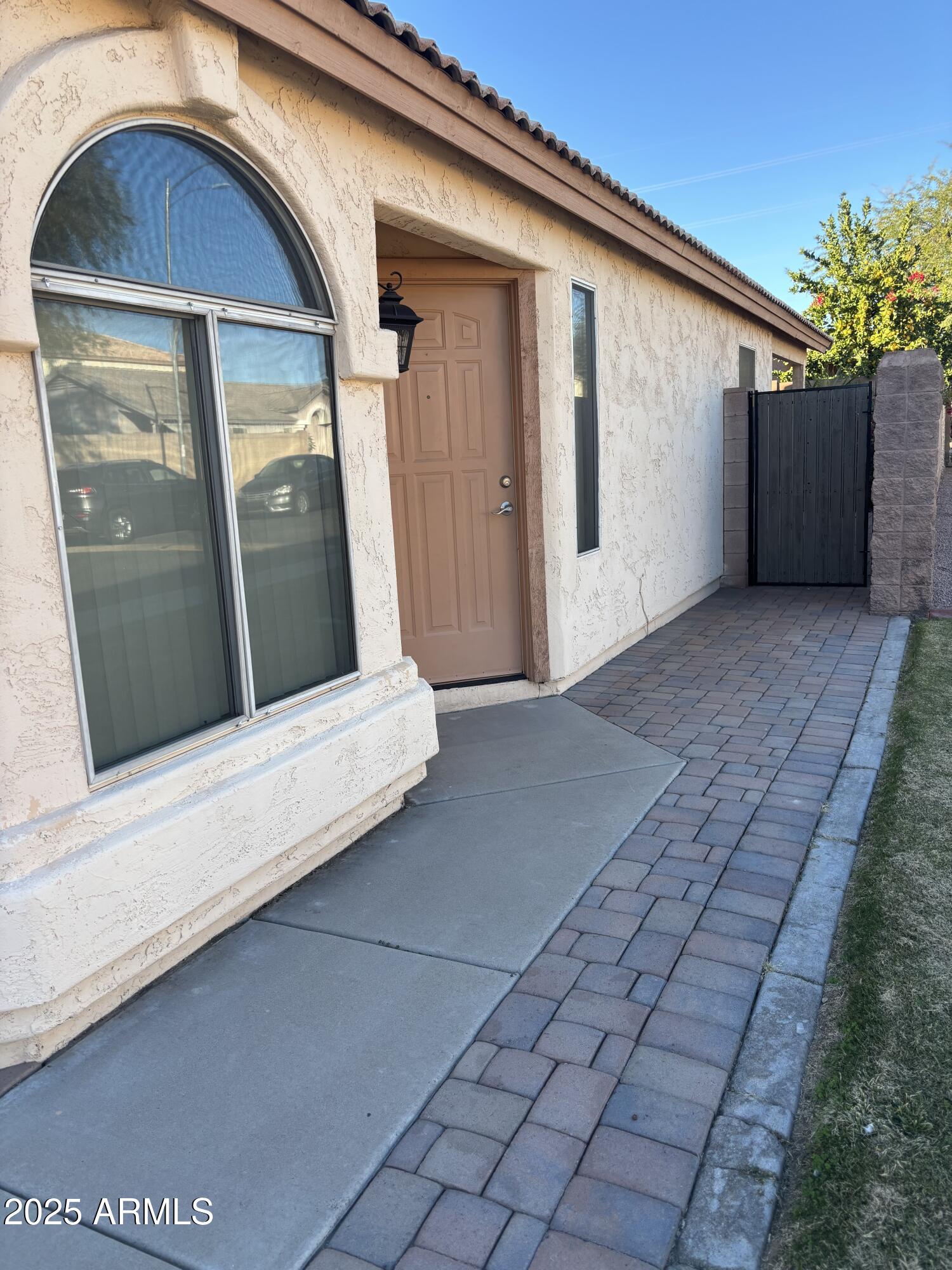 2221 E UNION HILLS Drive 165