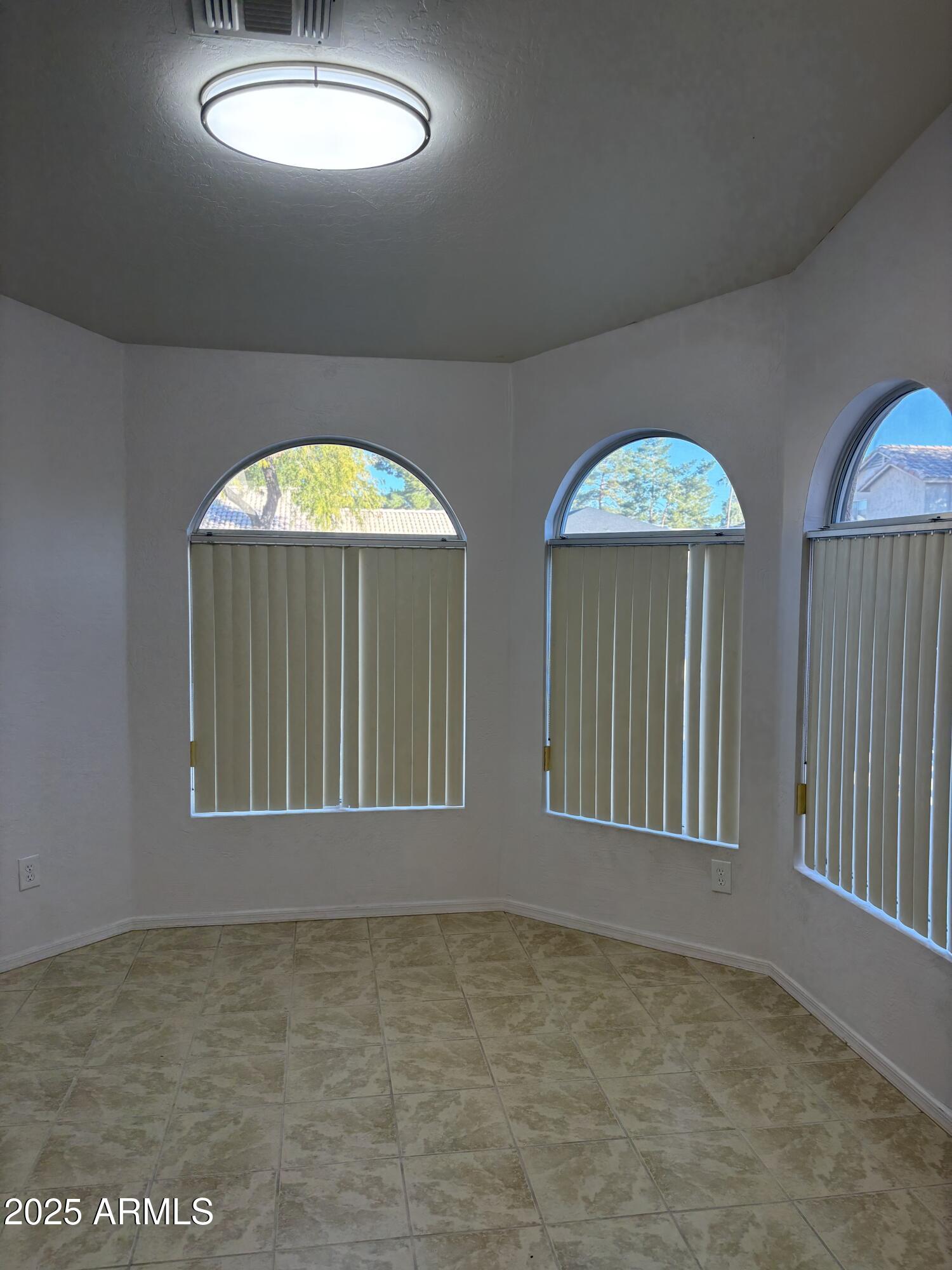 2221 E UNION HILLS Drive 165