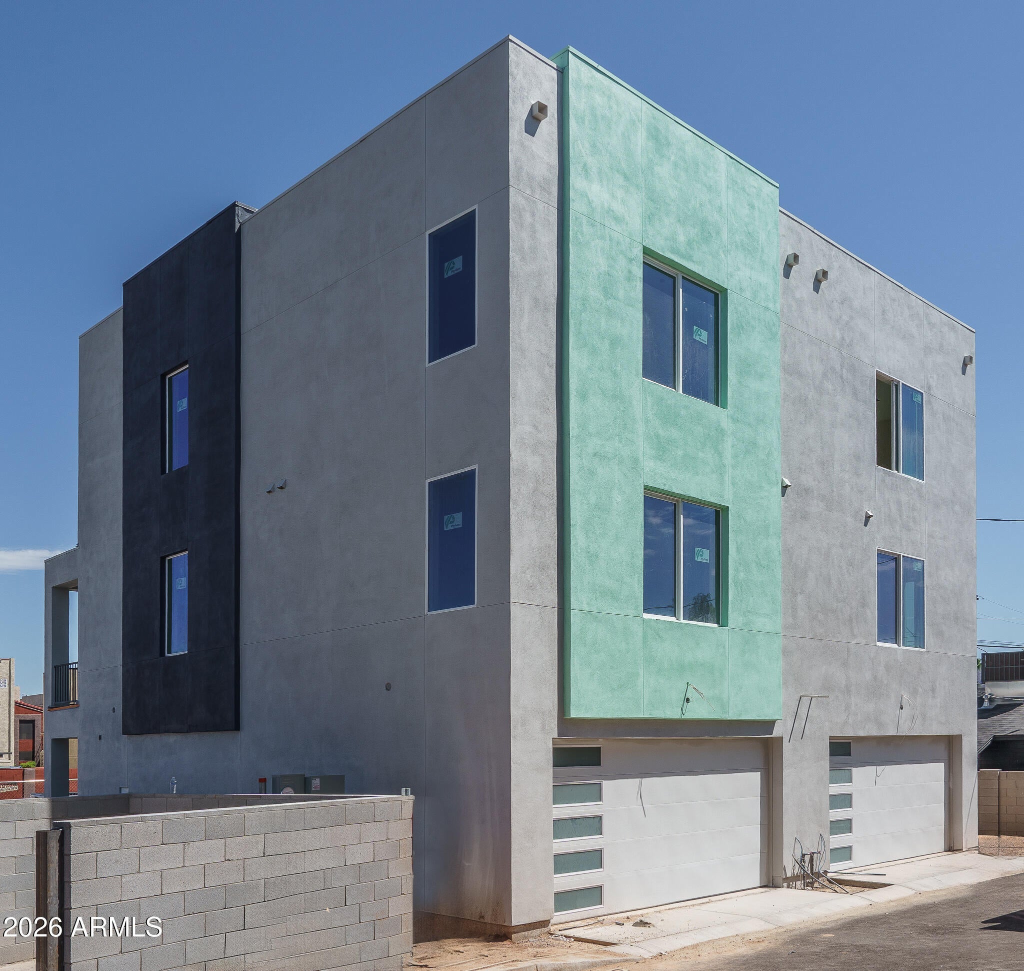 2601 E CLARENDON Avenue 19