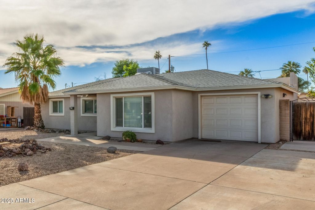Photo of 2312 N 31st Place, Phoenix, AZ 85008 (MLS # 6952086)