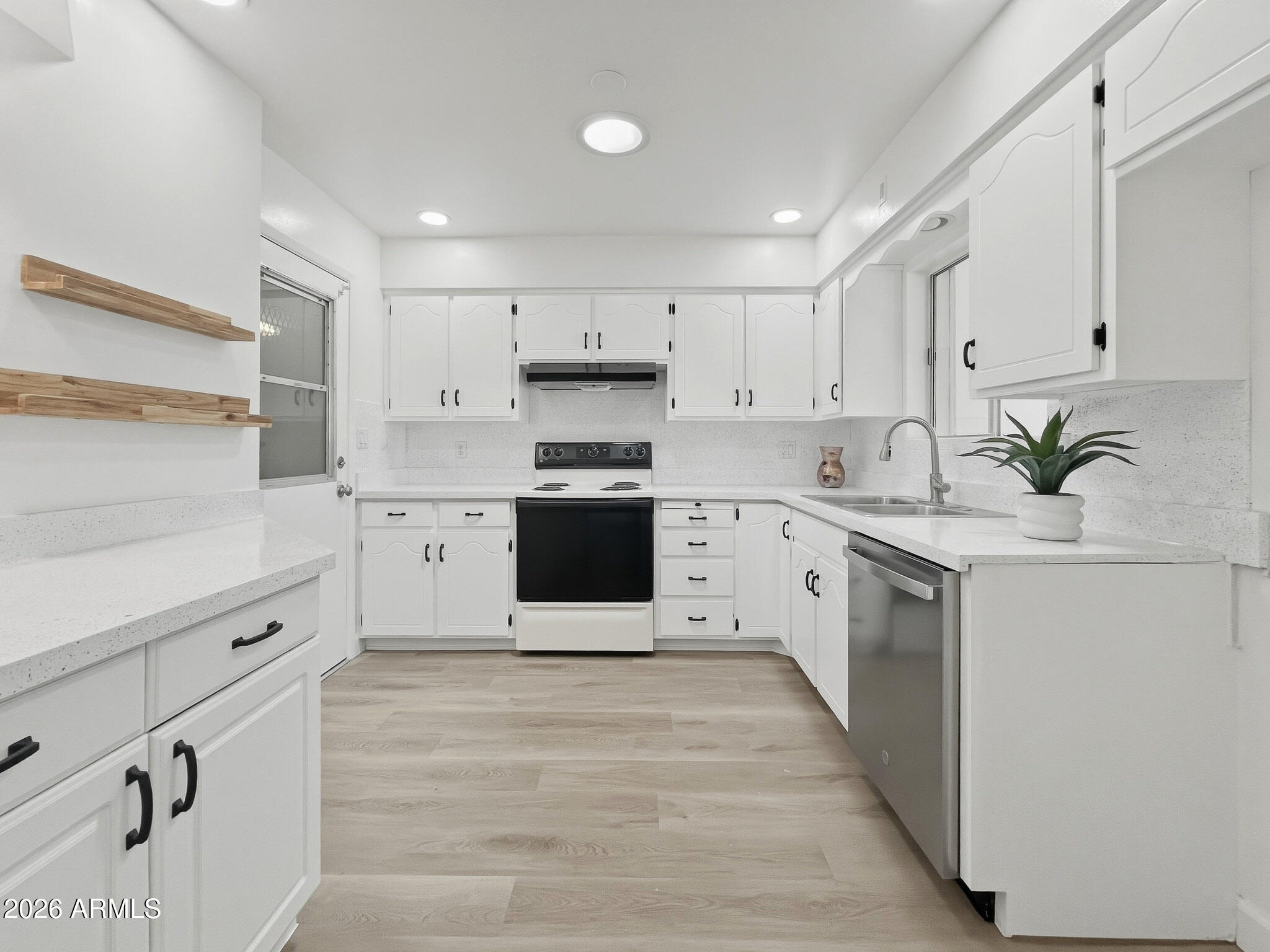 6020 E BILLINGS Street