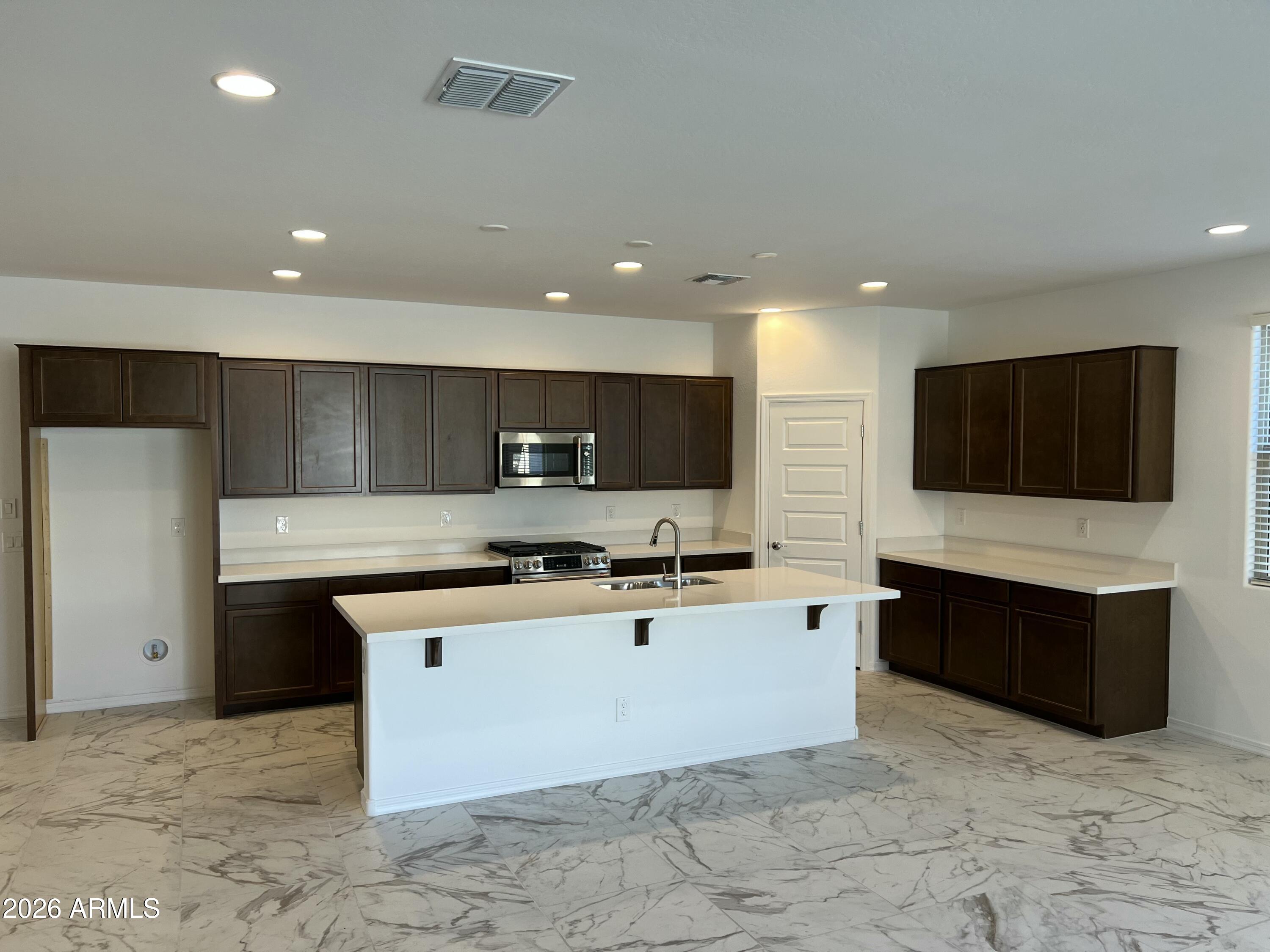 10214 W INDIANOLA Avenue