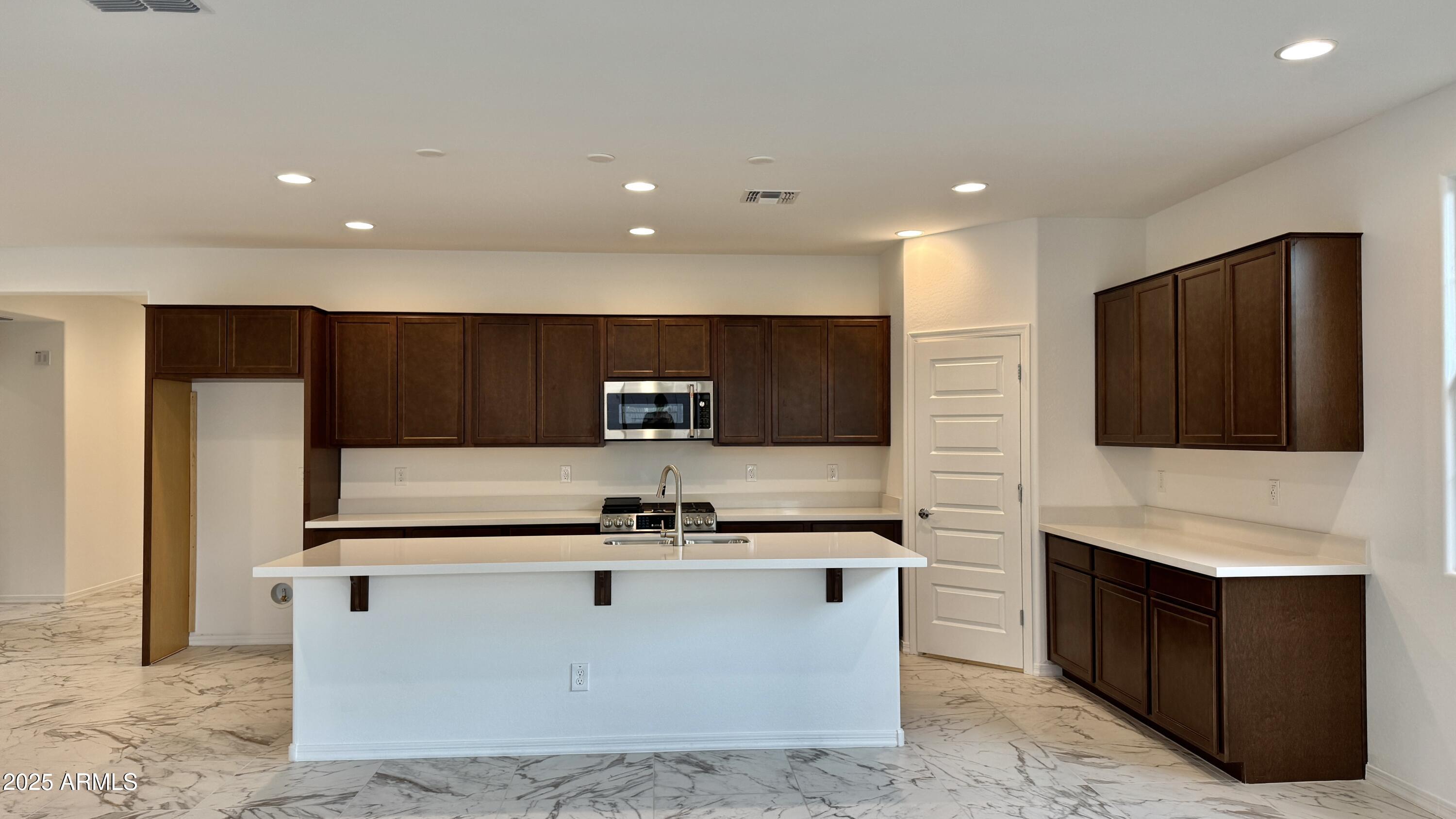 10214 W INDIANOLA Avenue