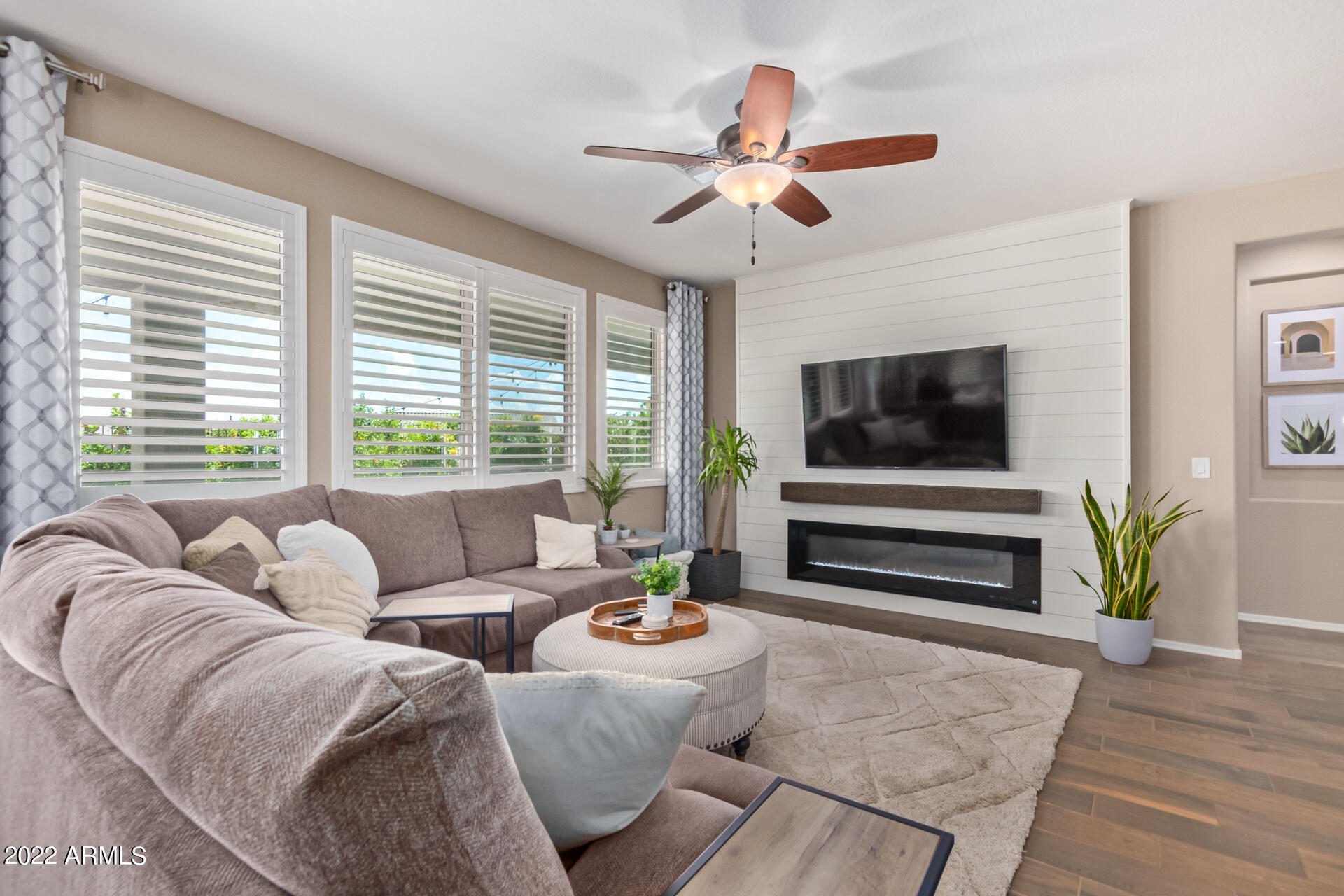 22503 E CALLE DE FLORES --