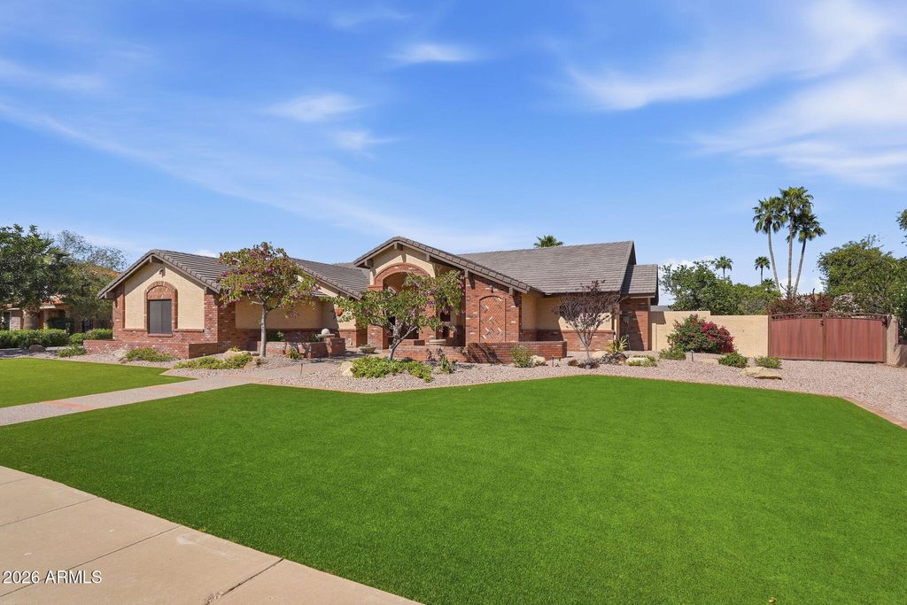 Photo of 602 E Carver Road, Tempe, AZ 85284 (MLS # 6997147)