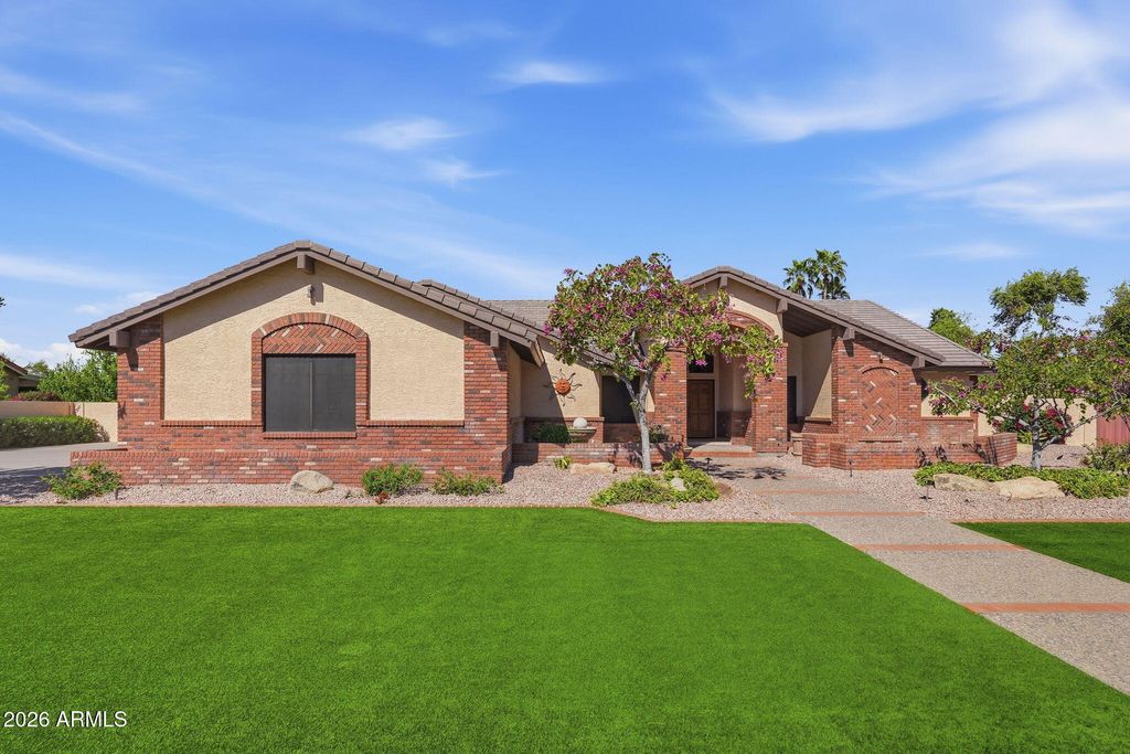 Photo of 602 E Carver Road, Tempe, AZ 85284 (MLS # 6997147)