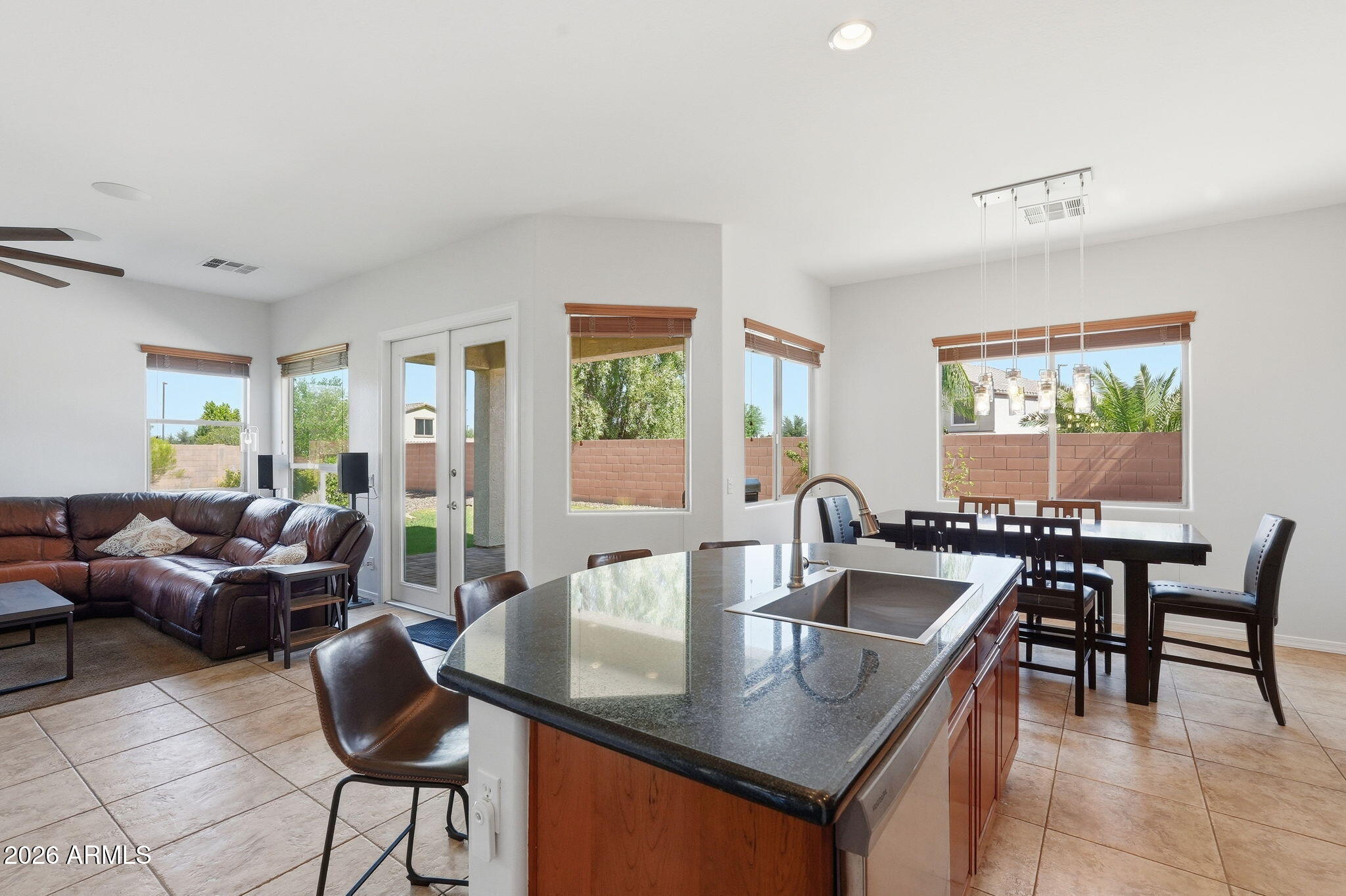 1228 E ARROWHEAD Trail