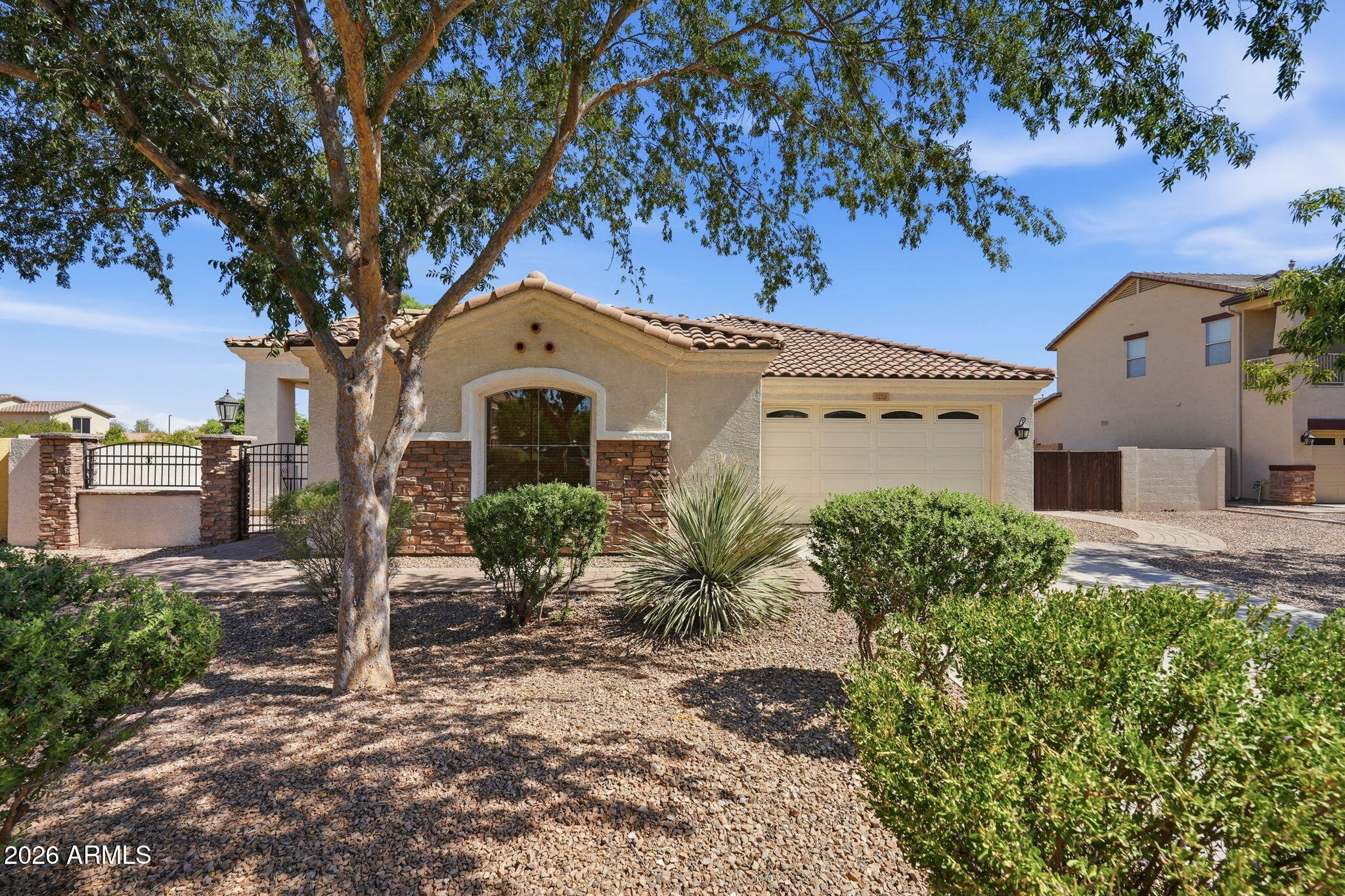 1228 E ARROWHEAD Trail