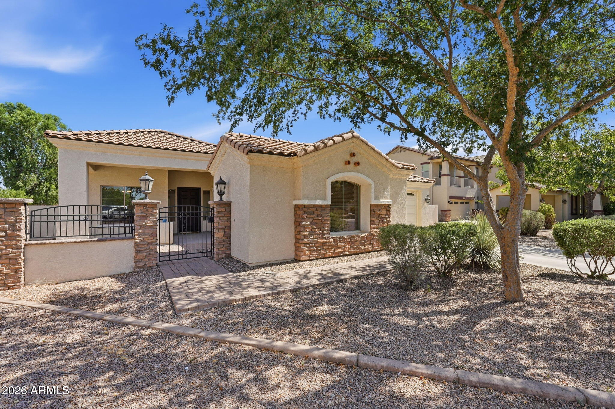 1228 E ARROWHEAD Trail