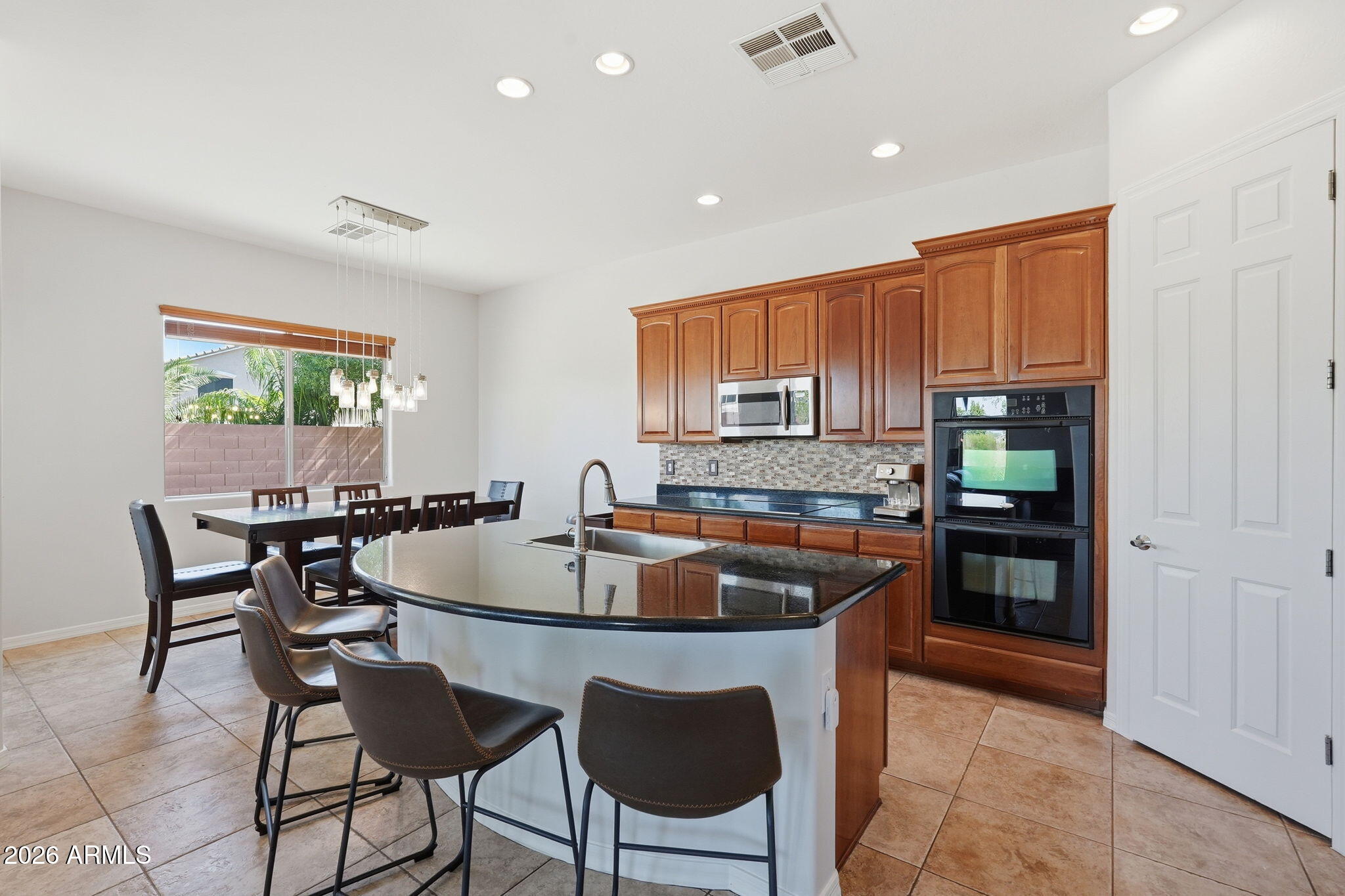 1228 E ARROWHEAD Trail
