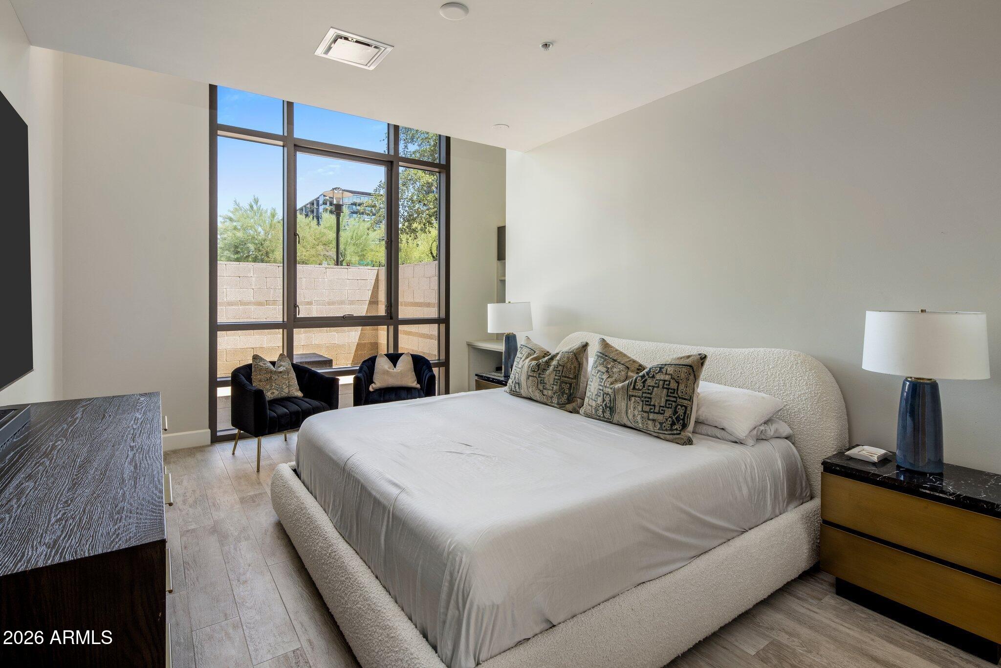 15215 N KIERLAND Boulevard 101