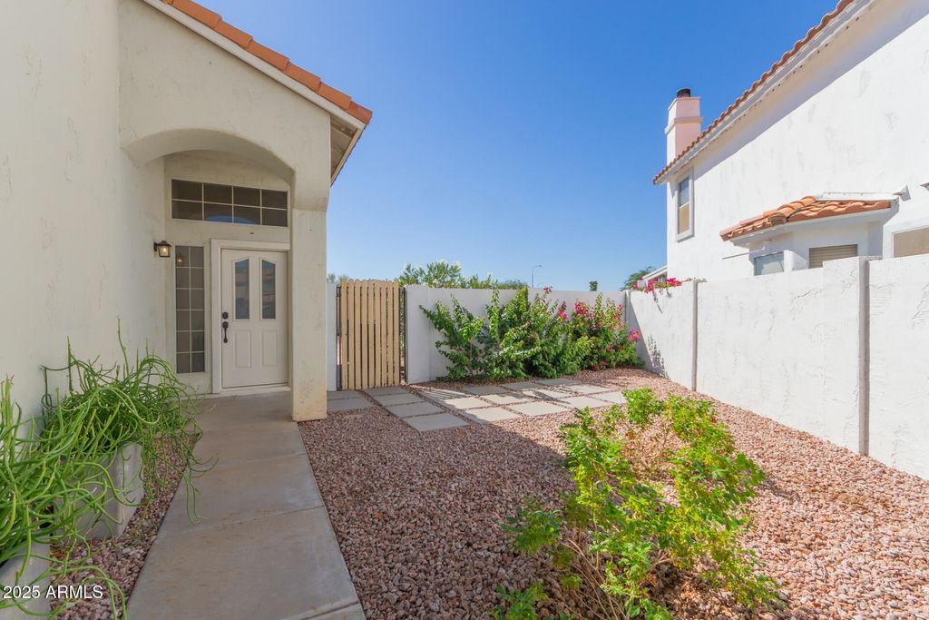 Photo of 1694 S Villas Lane, Chandler, AZ 85286 (MLS # 6931244)