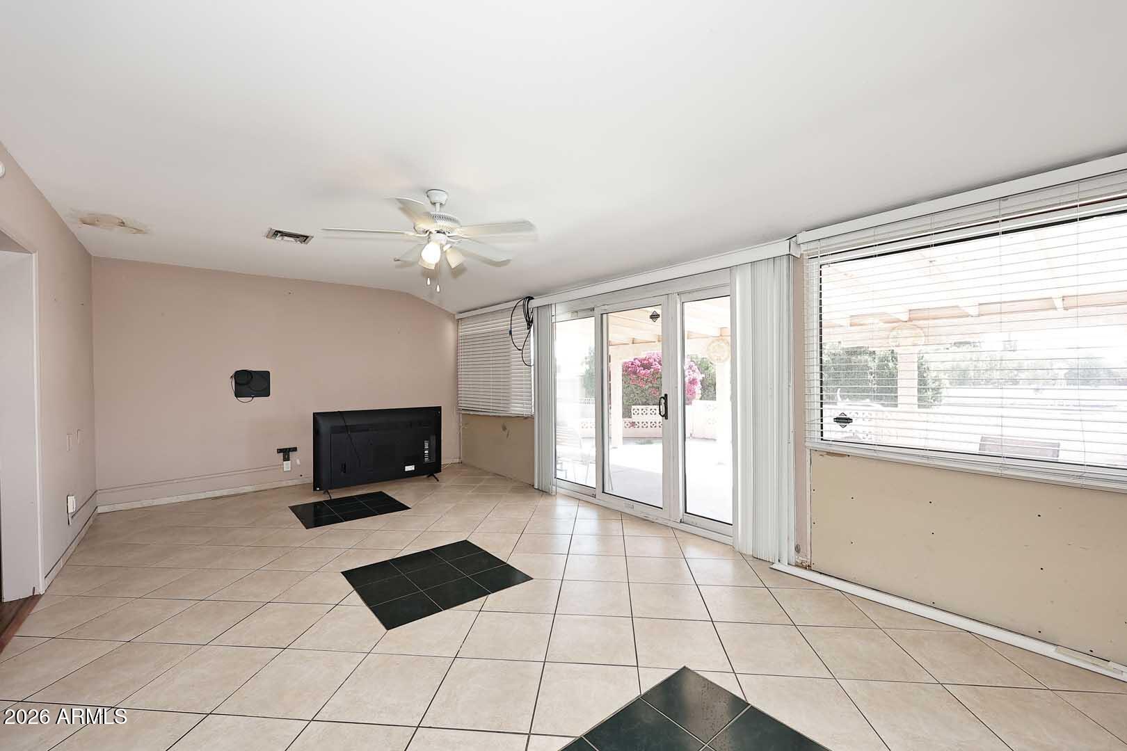 9901 W PEORIA Avenue