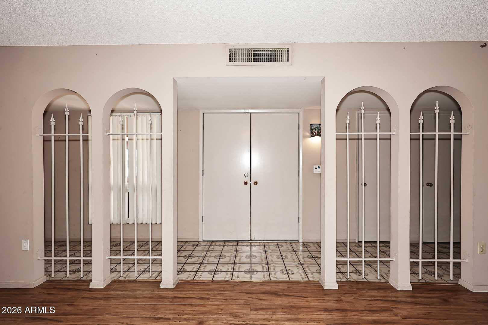 9901 W PEORIA Avenue