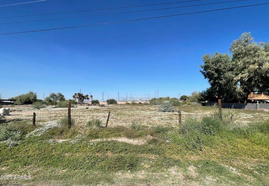 Rare Opportunity in South Phoenix - Ideal for Your Dream Horse Property!

Lots like this don't come around often! This 0.999-acre lot offers the perfect setting to build your dream home. With ample space the possibilities are endless.

Located in one of the most desirable and fast-growing areas of South Phoenix, this land gives you the freedom, privacy, and country charm you've been looking for — all while staying close to the city.

Don't miss your chance to own this rare piece of land and bring your vision to life!