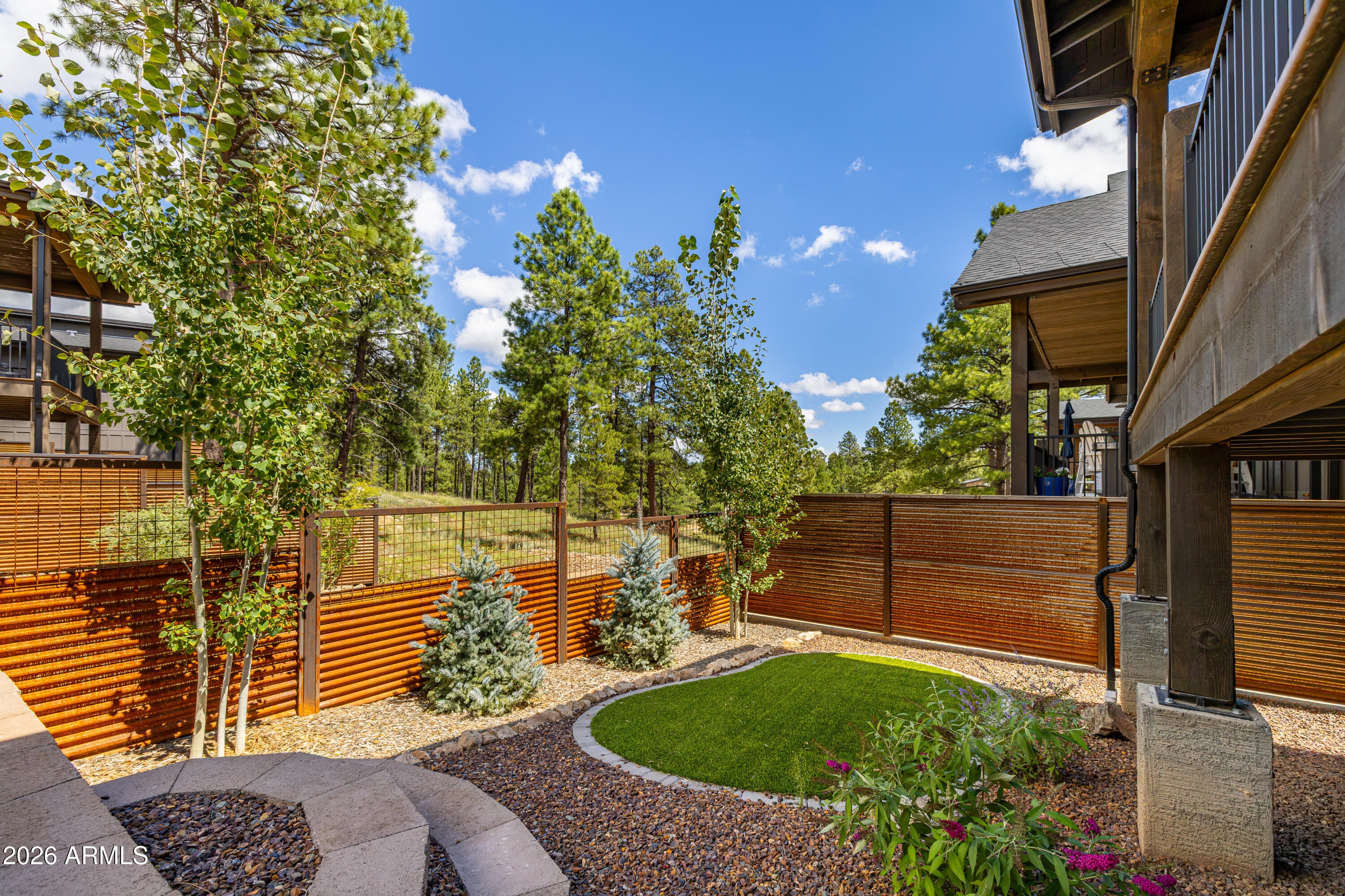 1818 E MAGNOLIA Drive