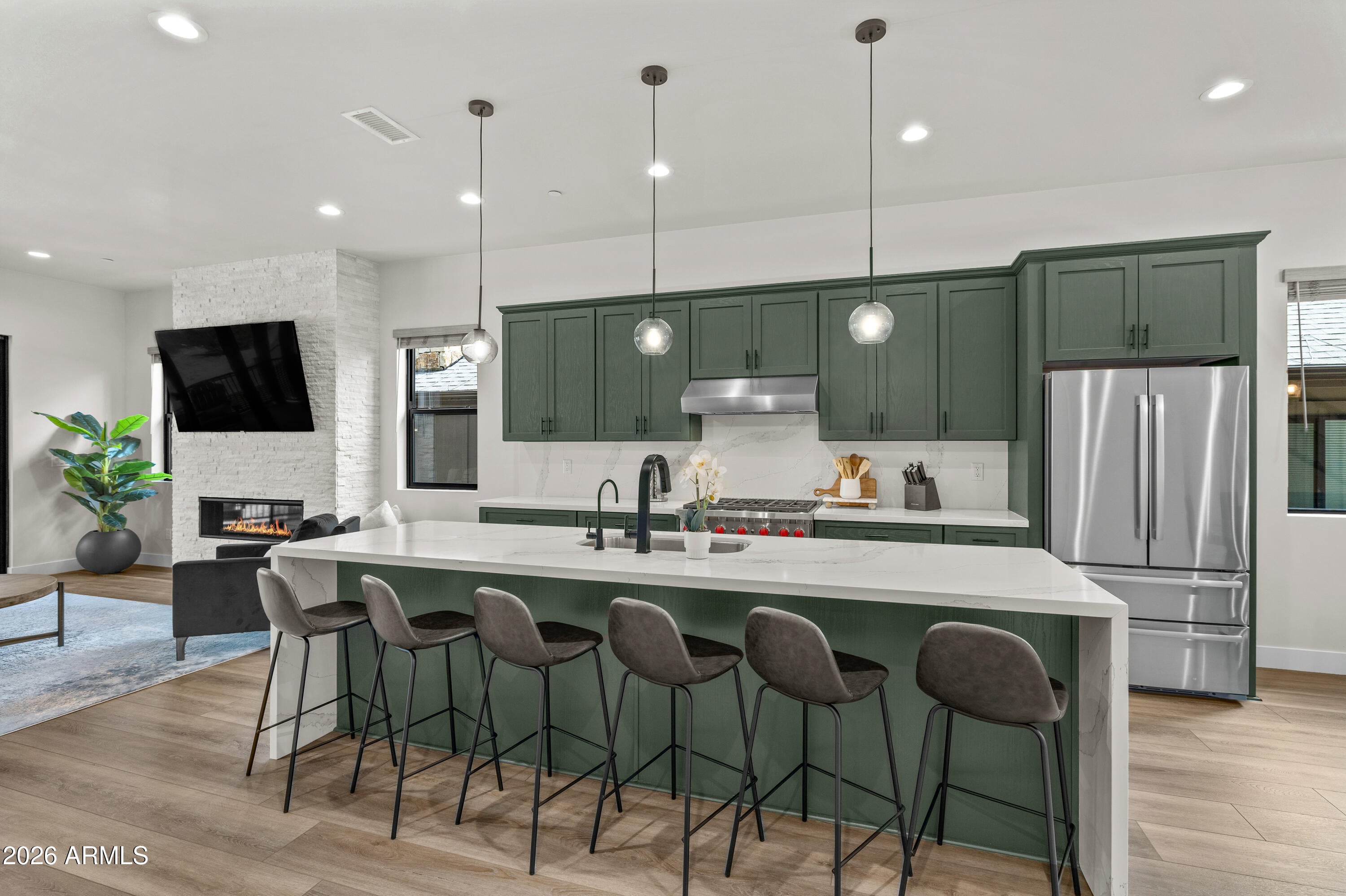 1818 E MAGNOLIA Drive