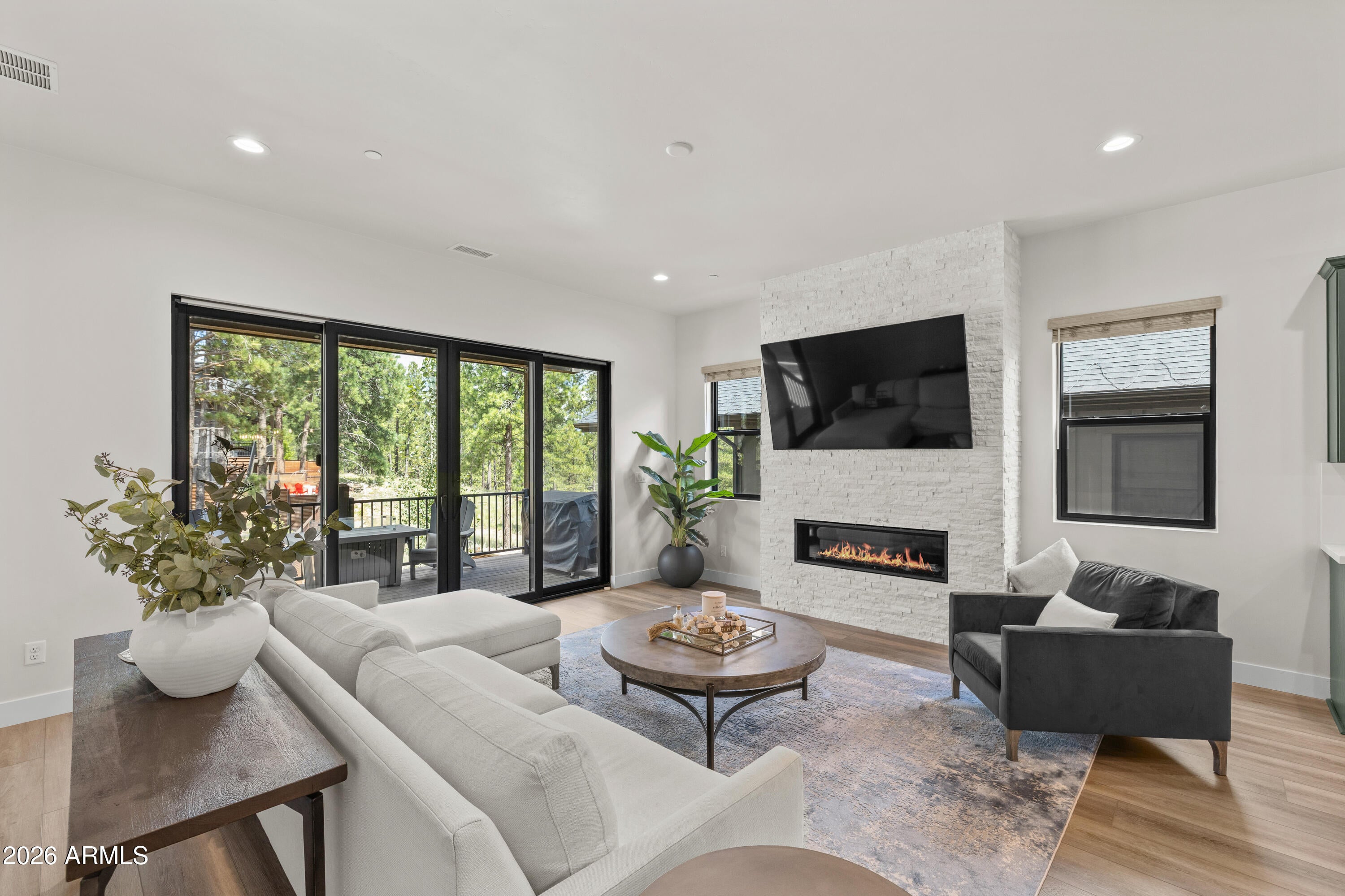 1818 E MAGNOLIA Drive