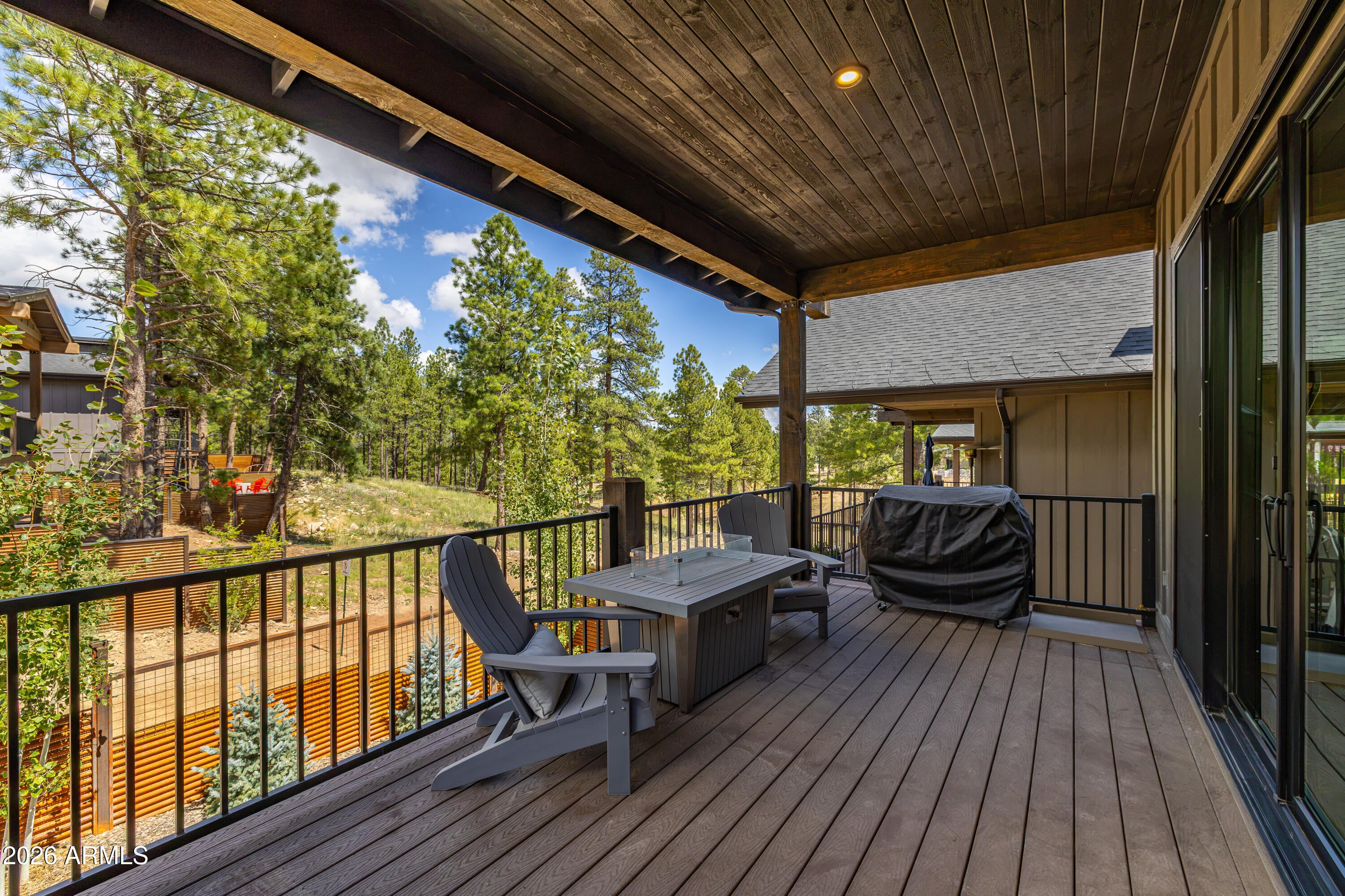 1818 E MAGNOLIA Drive