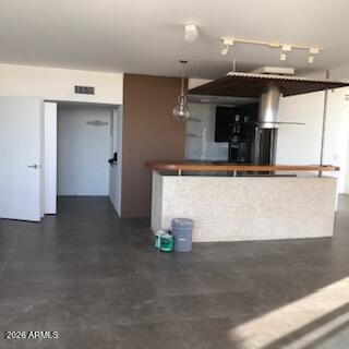 207 W CLARENDON Avenue C14